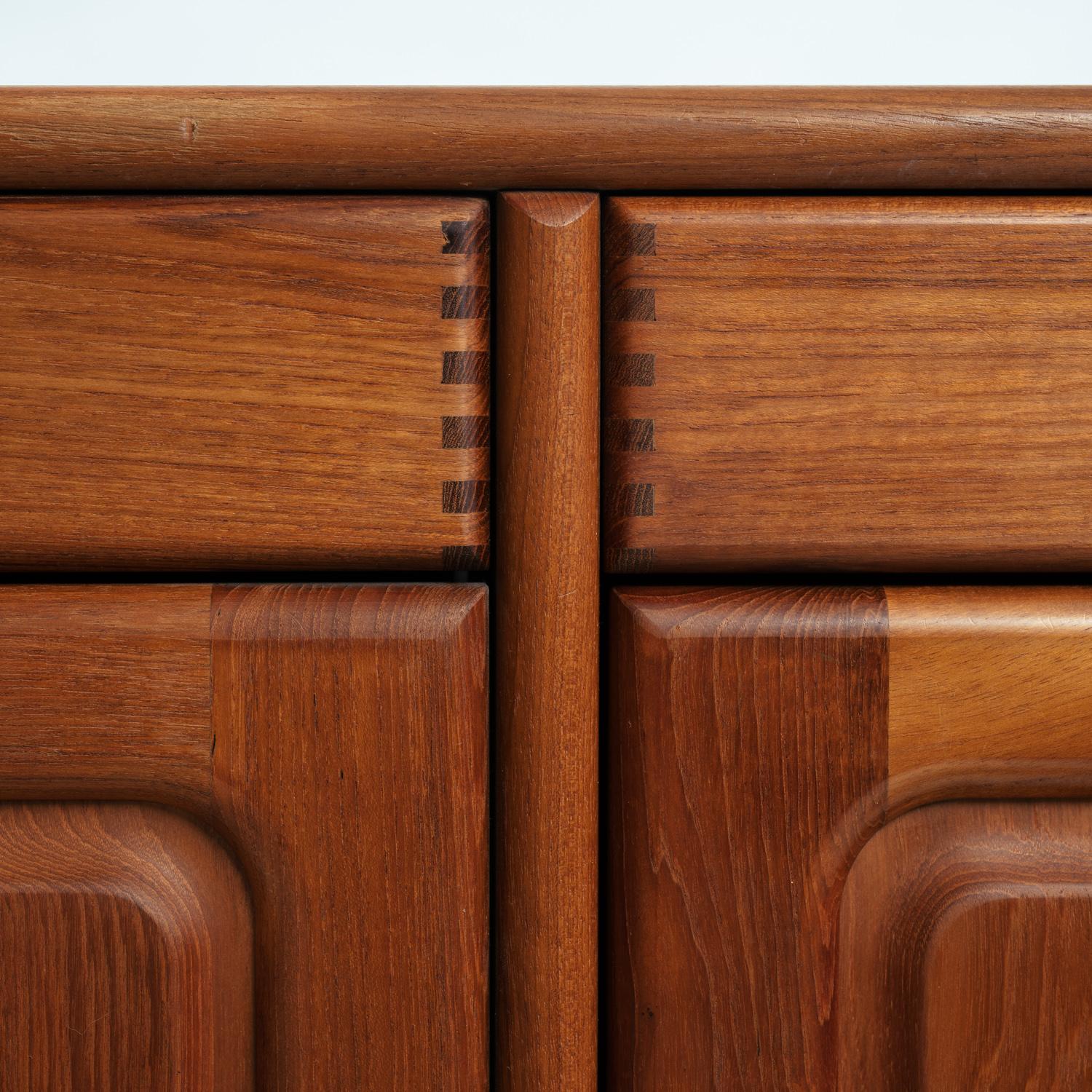 Danish teak Dyrlund credenza sideboard with visible joints, drawers and doors For Sale 5