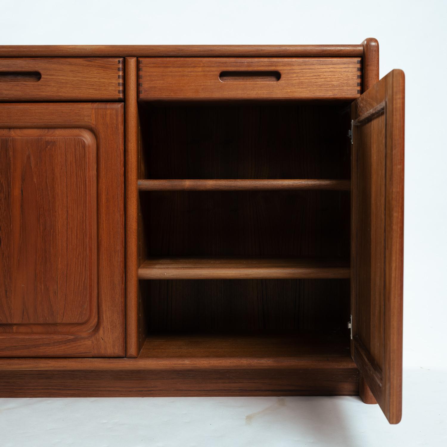 Danish teak Dyrlund credenza sideboard with visible joints, drawers and doors For Sale 6