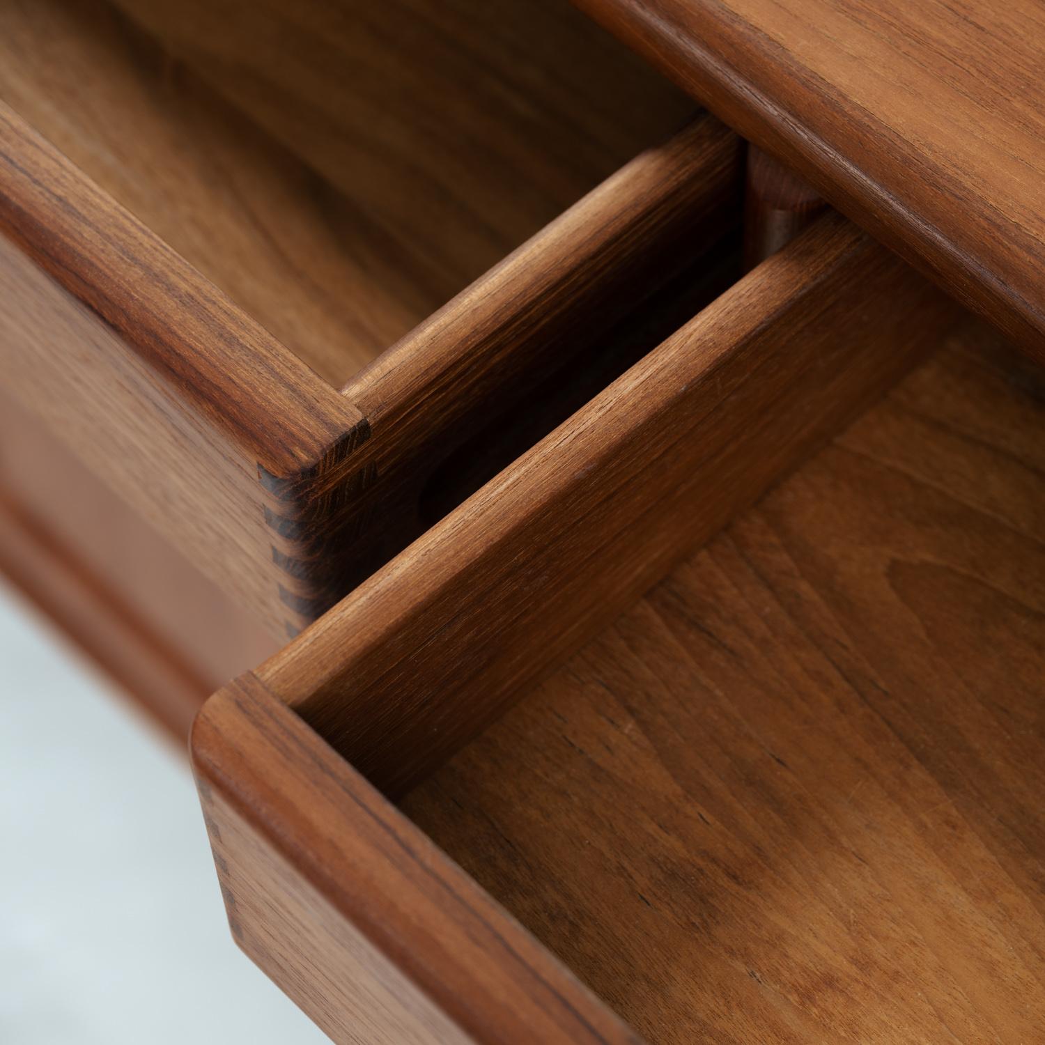 Danish teak Dyrlund credenza sideboard with visible joints, drawers and doors For Sale 7