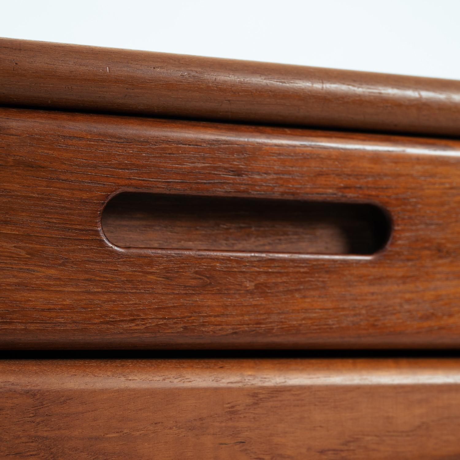 Danish teak Dyrlund credenza sideboard with visible joints, drawers and doors For Sale 11