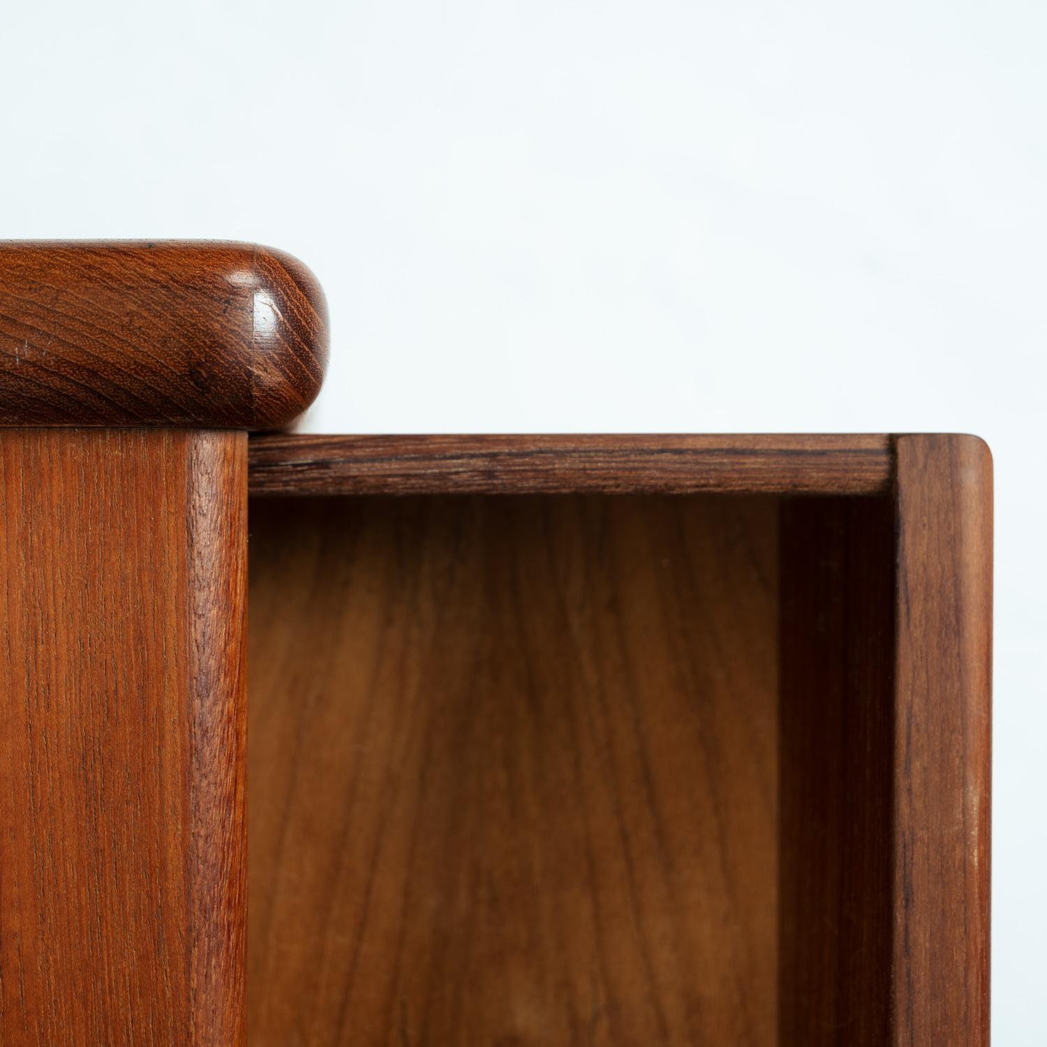 Teak Danish teak Dyrlund credenza sideboard with visible joints, drawers and doors For Sale