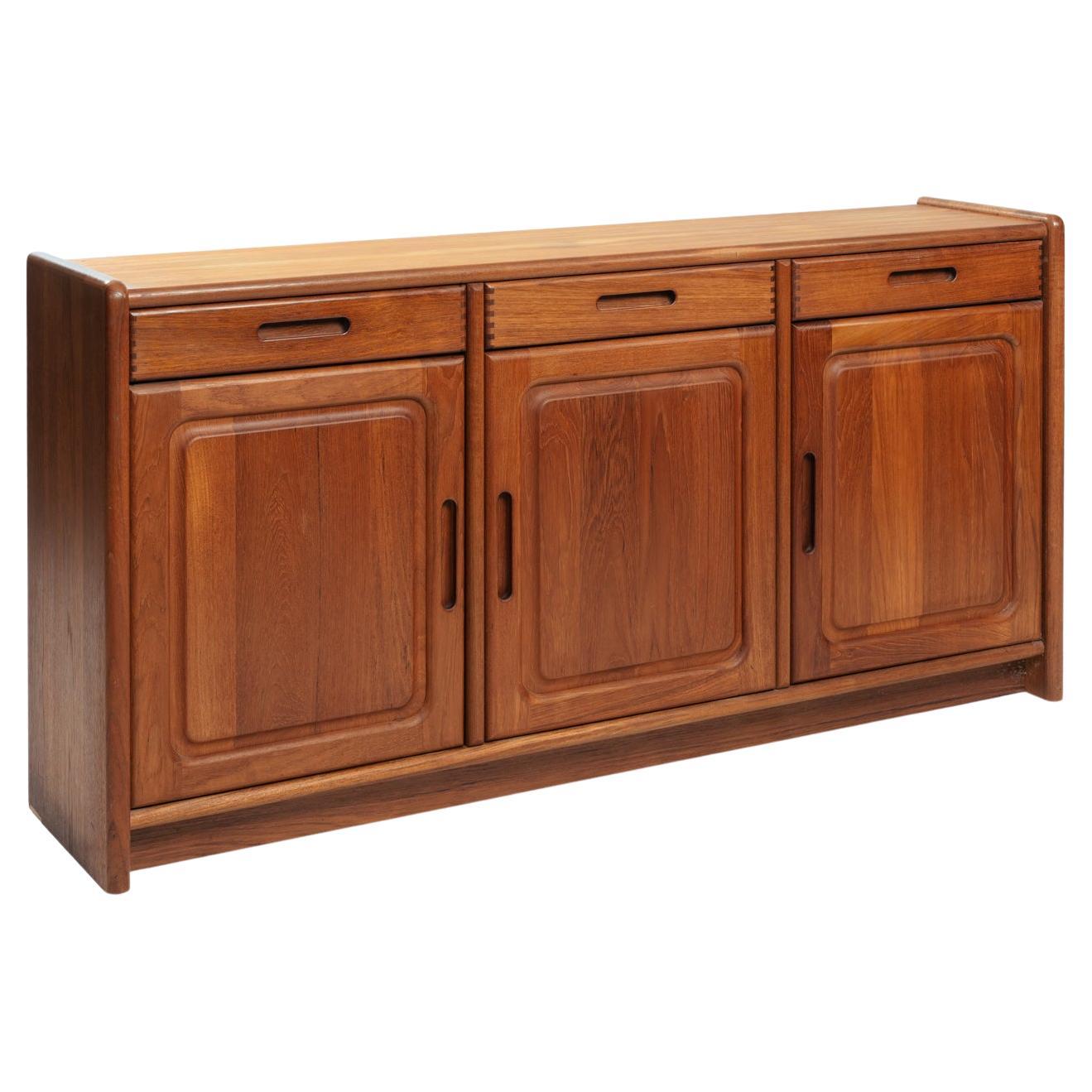 Credenza credenza danese in teak Dyrlund con giunzioni, cassetti e ante a vista