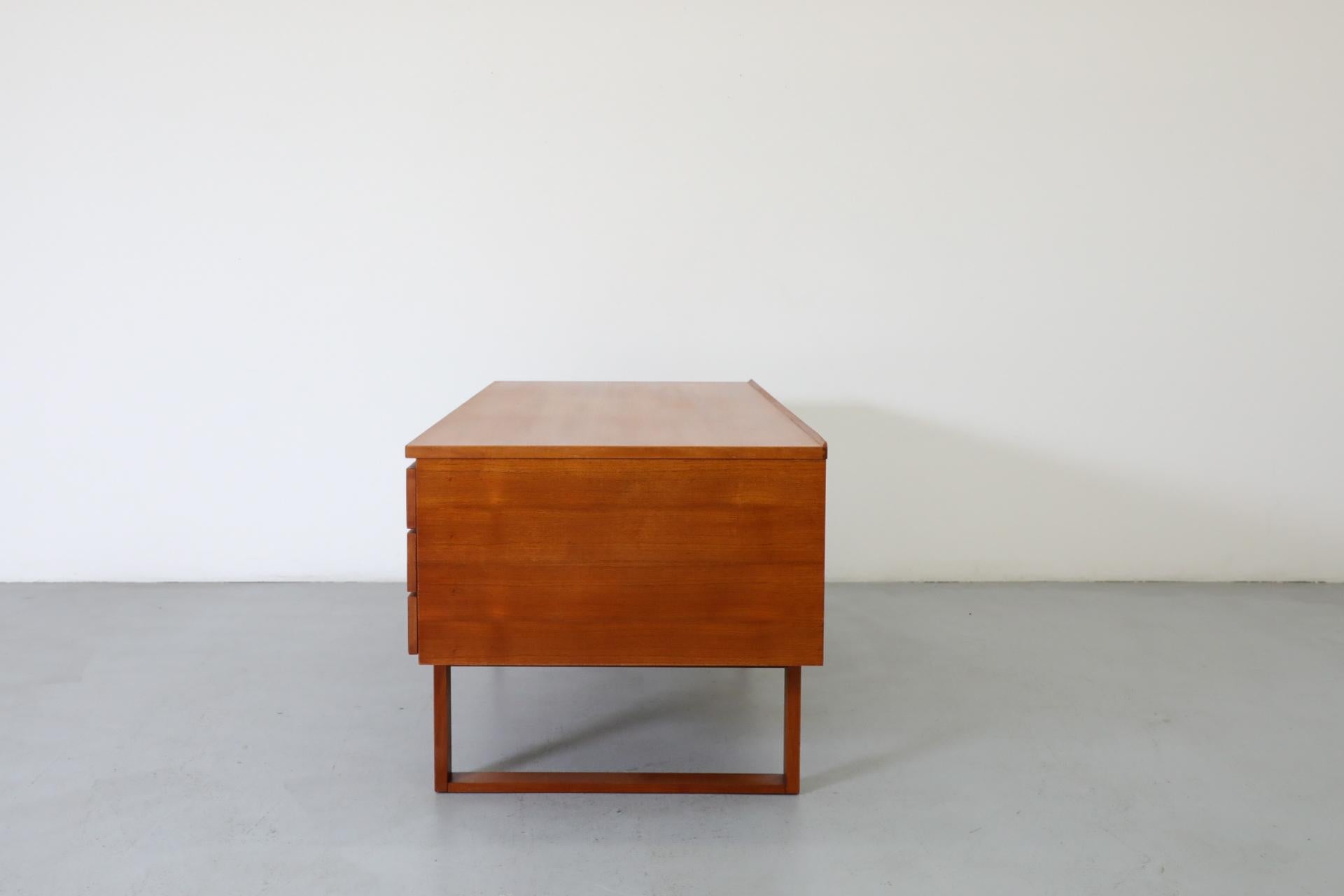 Danish Teak Executive Desk by Henning Jensen & Torben Valeur for Dyrlund In Good Condition In Los Angeles, CA