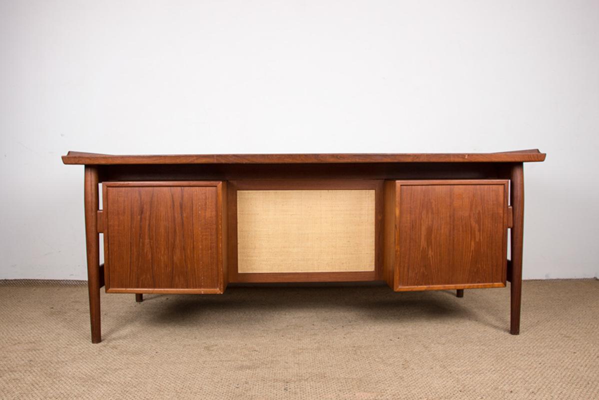Danish Teak Executive Desk model 206 by Arne Vodder for Sibast 1960. 13