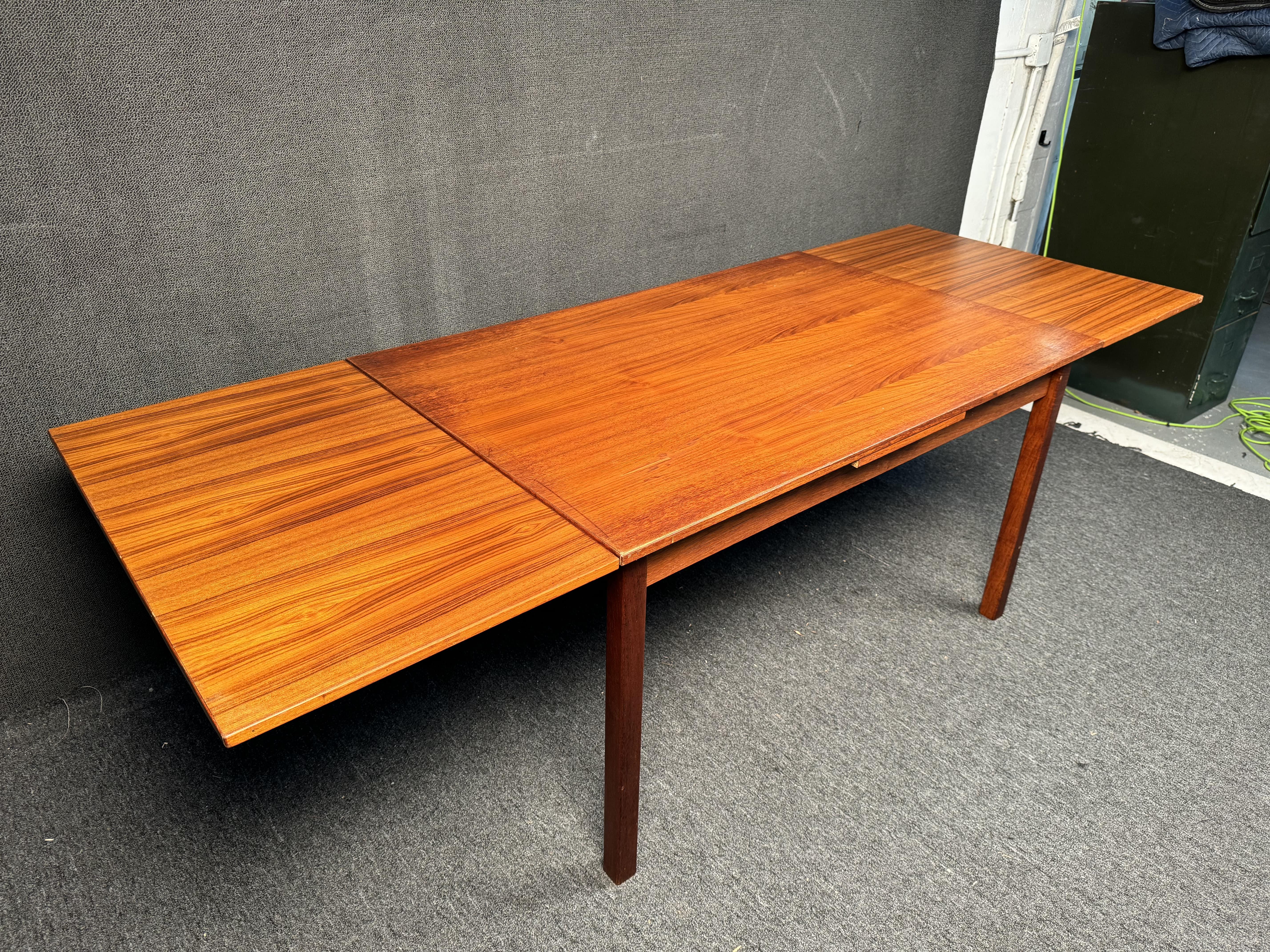 Dänischer Expansion-Esstisch aus Teakholz von BRDR Furbo im Zustand „Gut“ im Angebot in Brooklyn, NY
