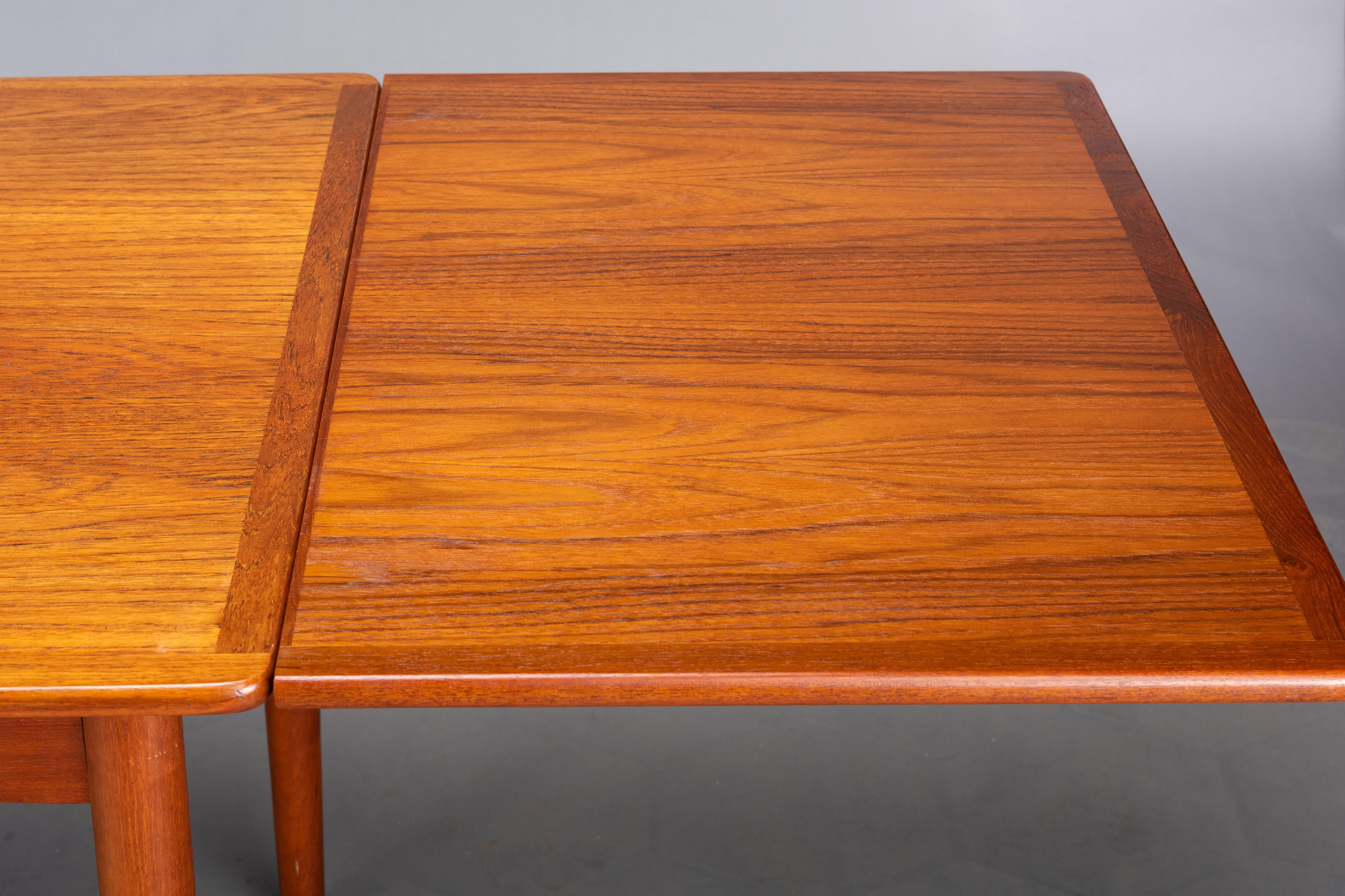 Danish Teak Extendable Dining Table, 1960s For Sale 4