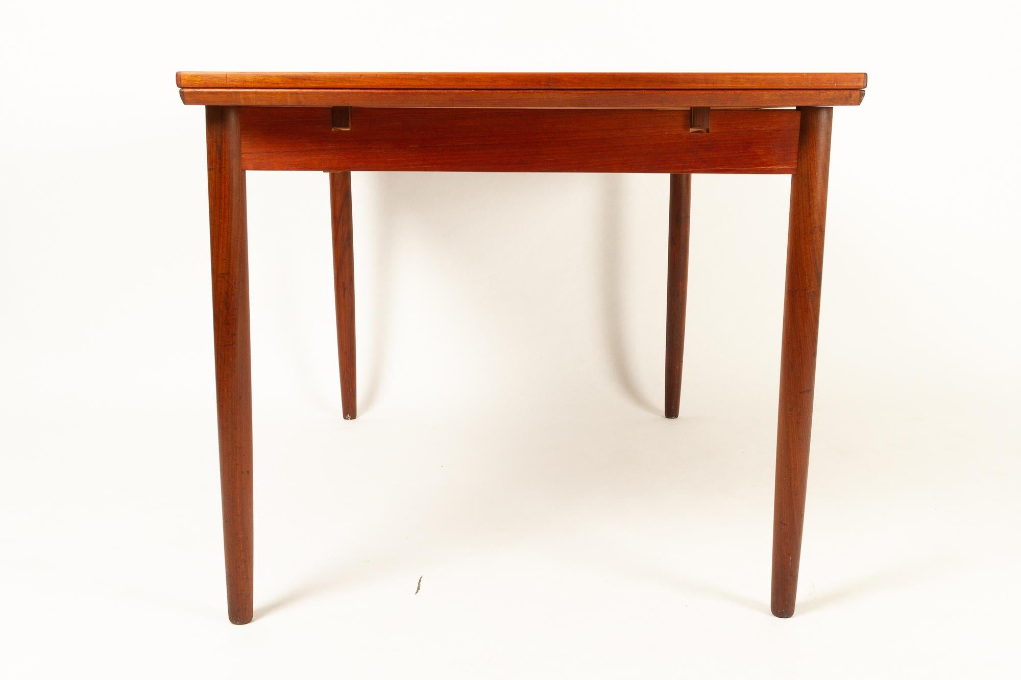 Mid-20th Century Danish Teak Extendable Dining Table, 1960s