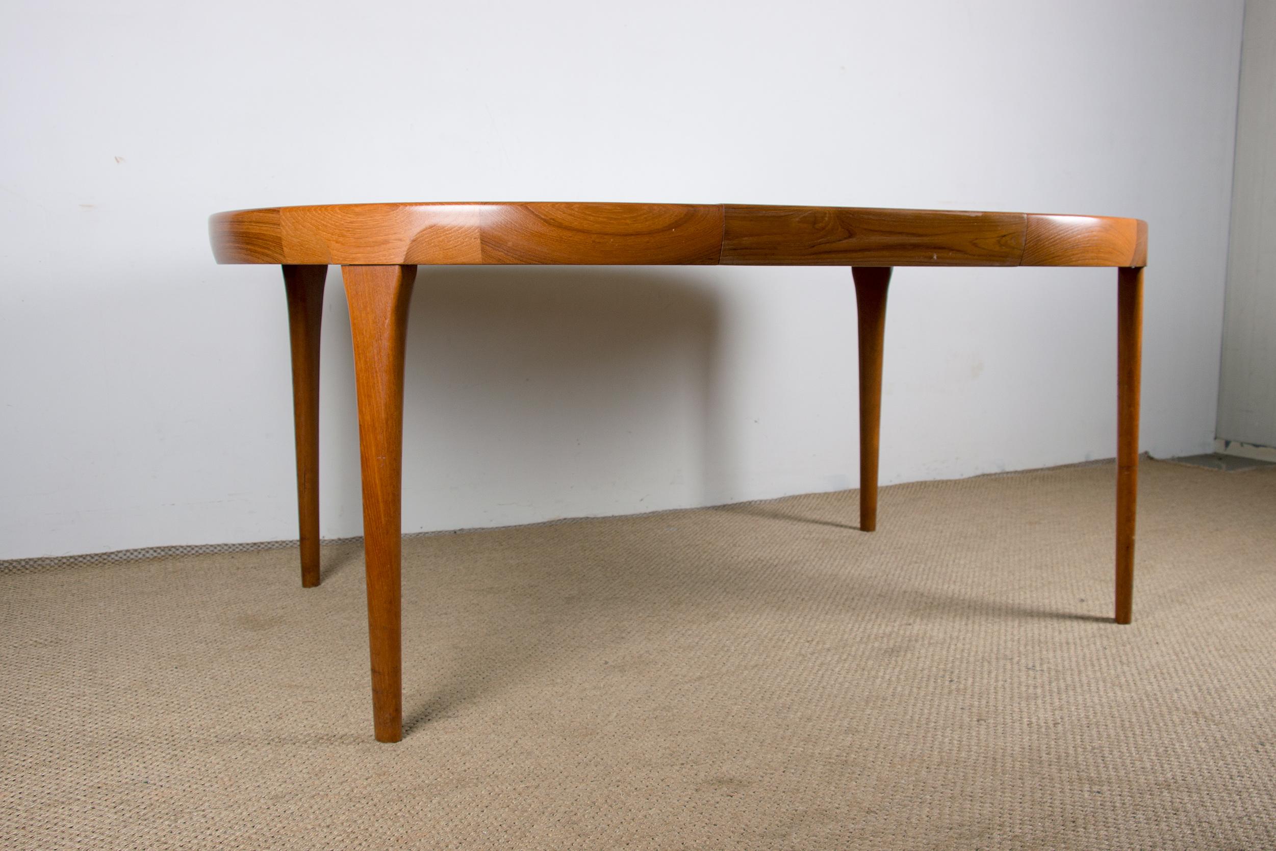 Danish Teak Extendable Dining Table, Ib Kofod-Larsen for Faarup Mobelfabrik 1960 11