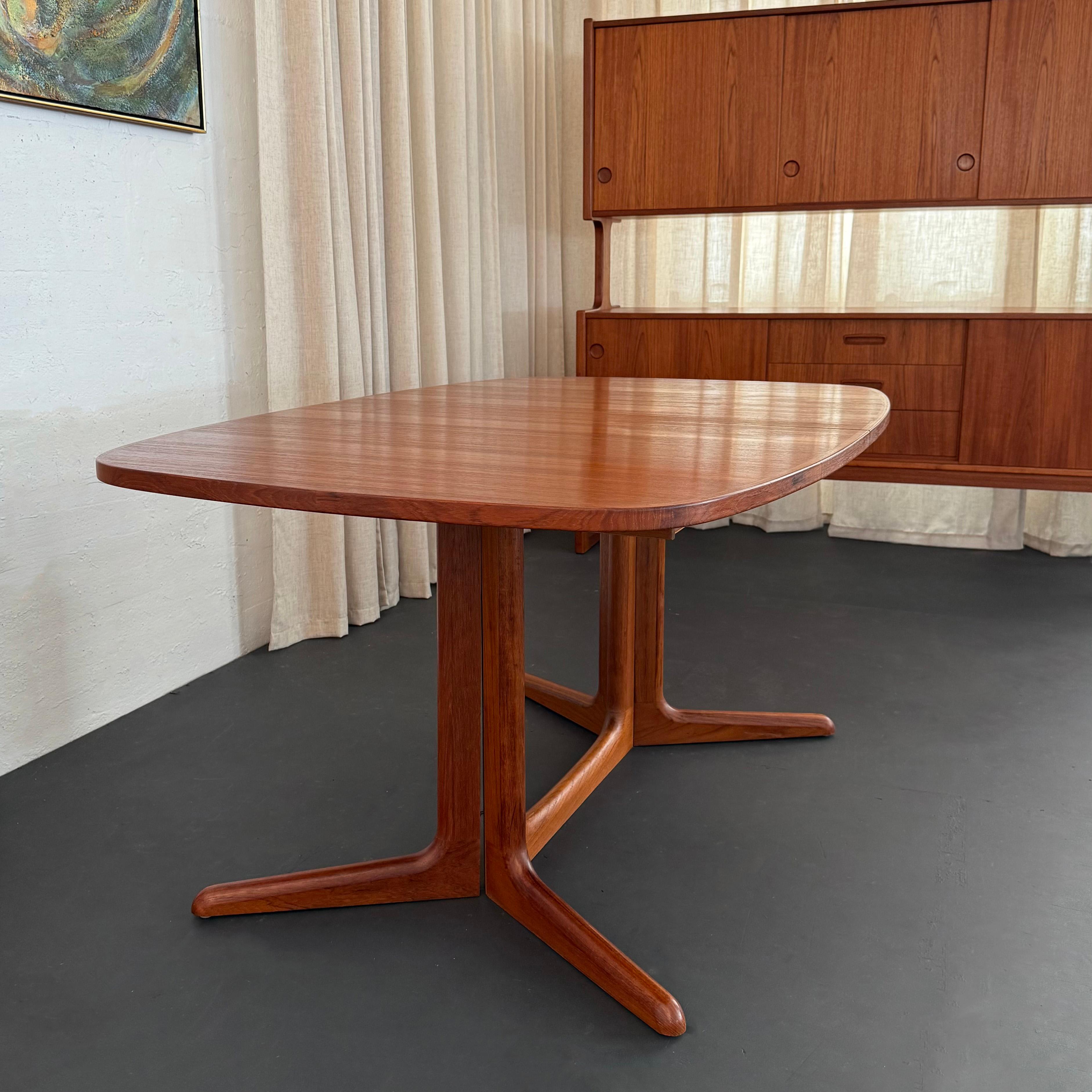 Danish Teak Extending Dining Table By Gudme Attributed To Niels Otto Møller In Good Condition For Sale In Brooklyn, NY