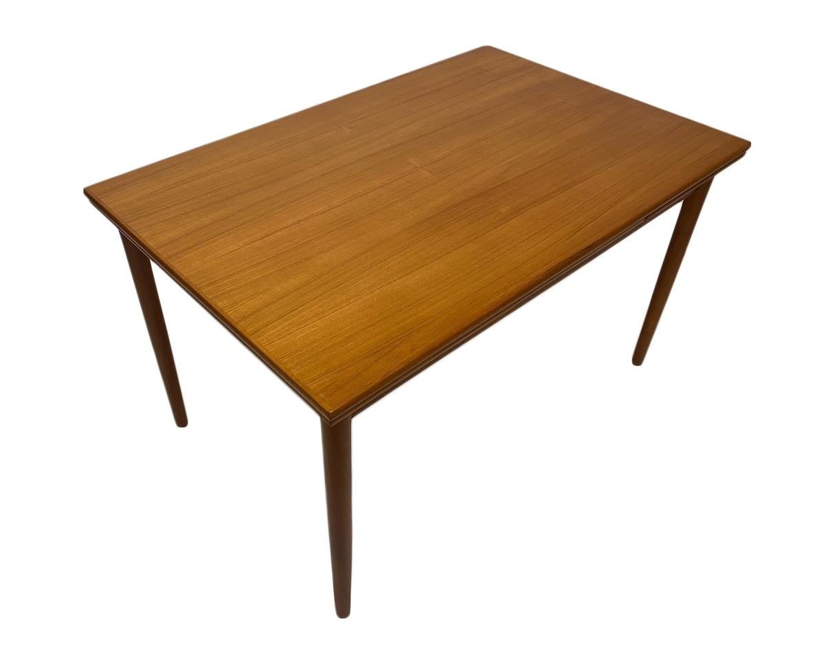 Danish Teak Extending Dining Table, Mid Century 1960s In Excellent Condition In London, GB