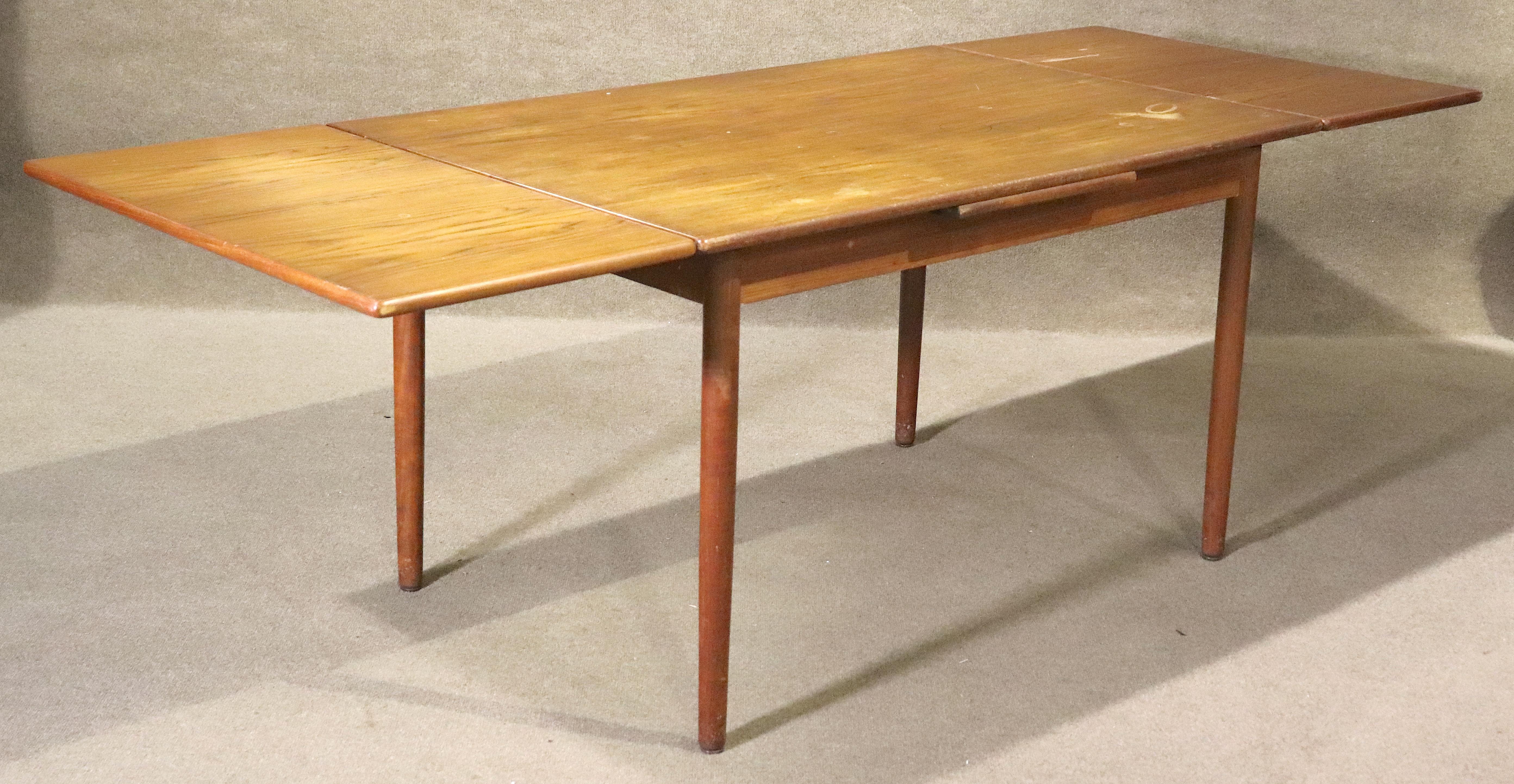Danish Teak Extending Table In Good Condition For Sale In Brooklyn, NY