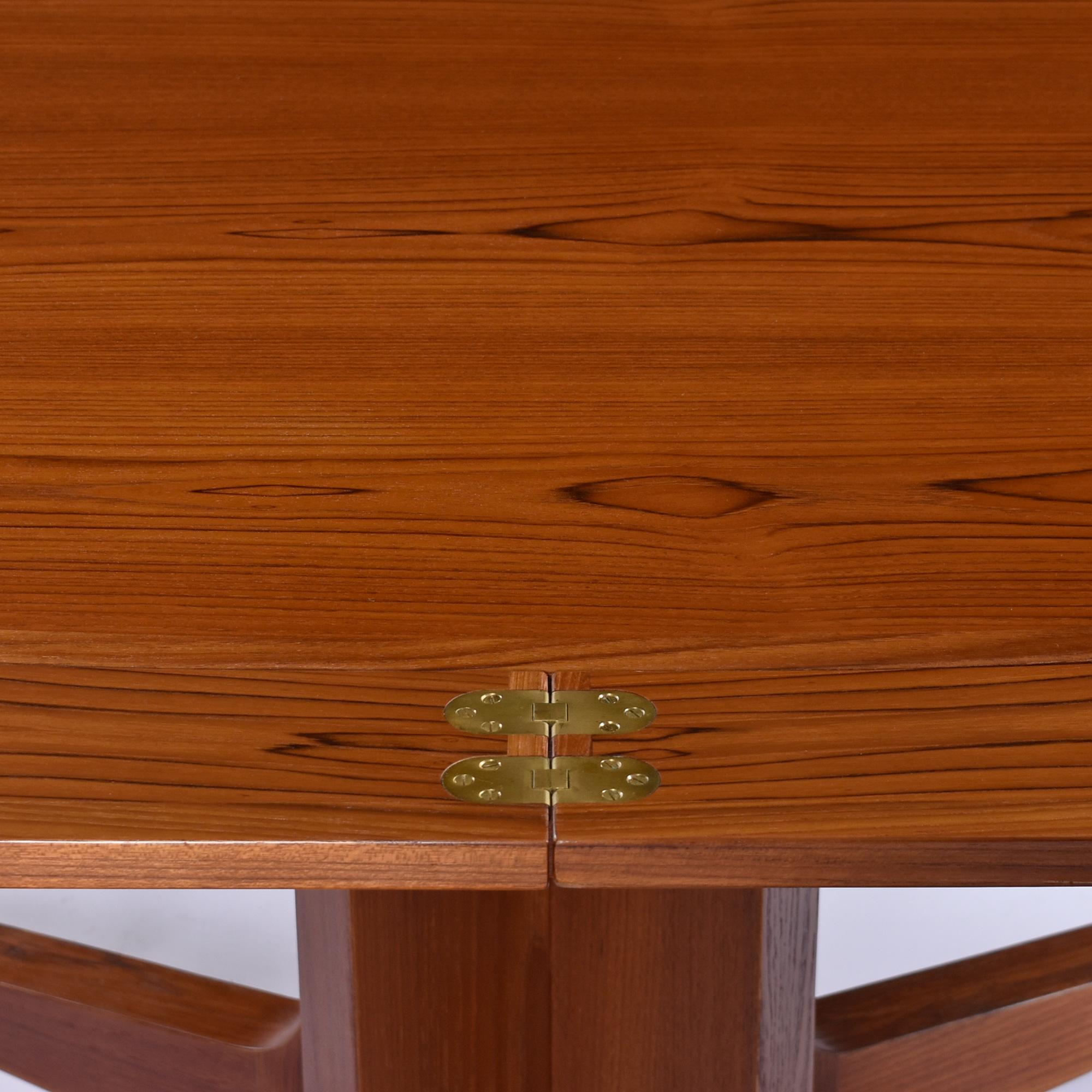 Table de salle à manger danoise Lotus ovale à rabats pivotants par Dyrlund en vente 5