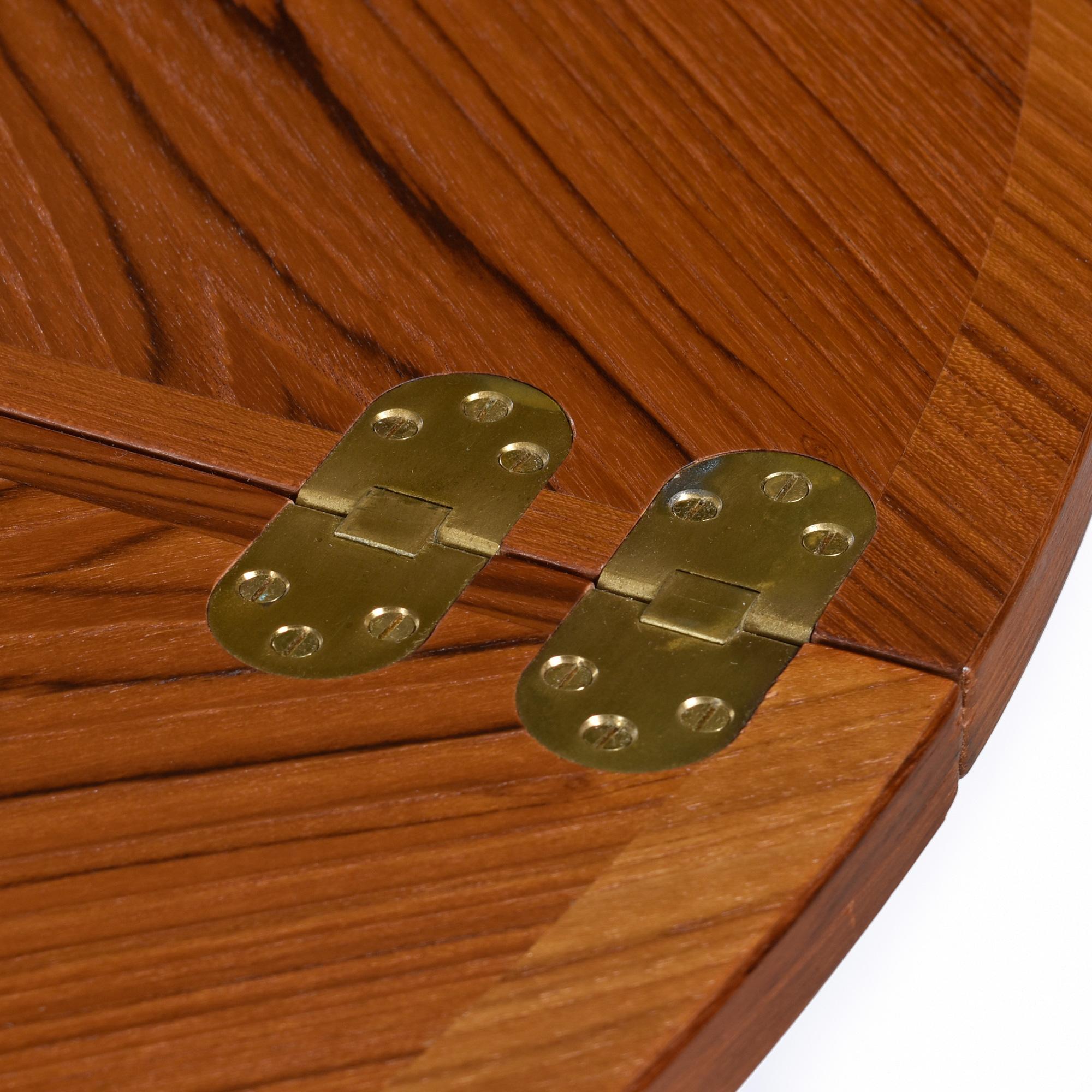 Table de salle à manger danoise Lotus ovale à rabats pivotants par Dyrlund en vente 6