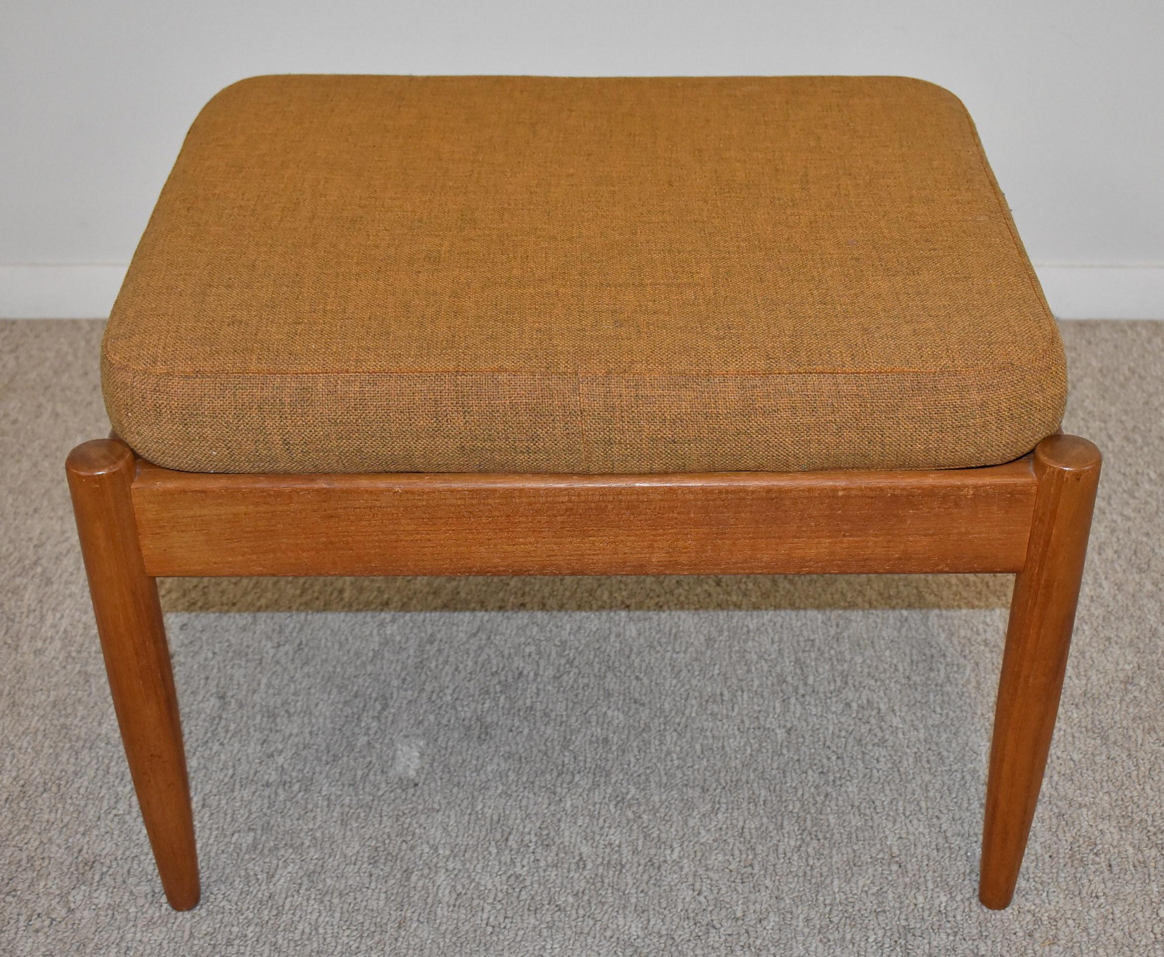 Danish Teak Foot Stool by Povl Dinesen, circa 1960s. Teak foot stoll distributed by Povl Dinesen Cabinetmaker. Silver Povl Dinesen sticker to the underside. Brown removeable cushion. Teak frame and tappered legs. Great condition. Dimensions: 16