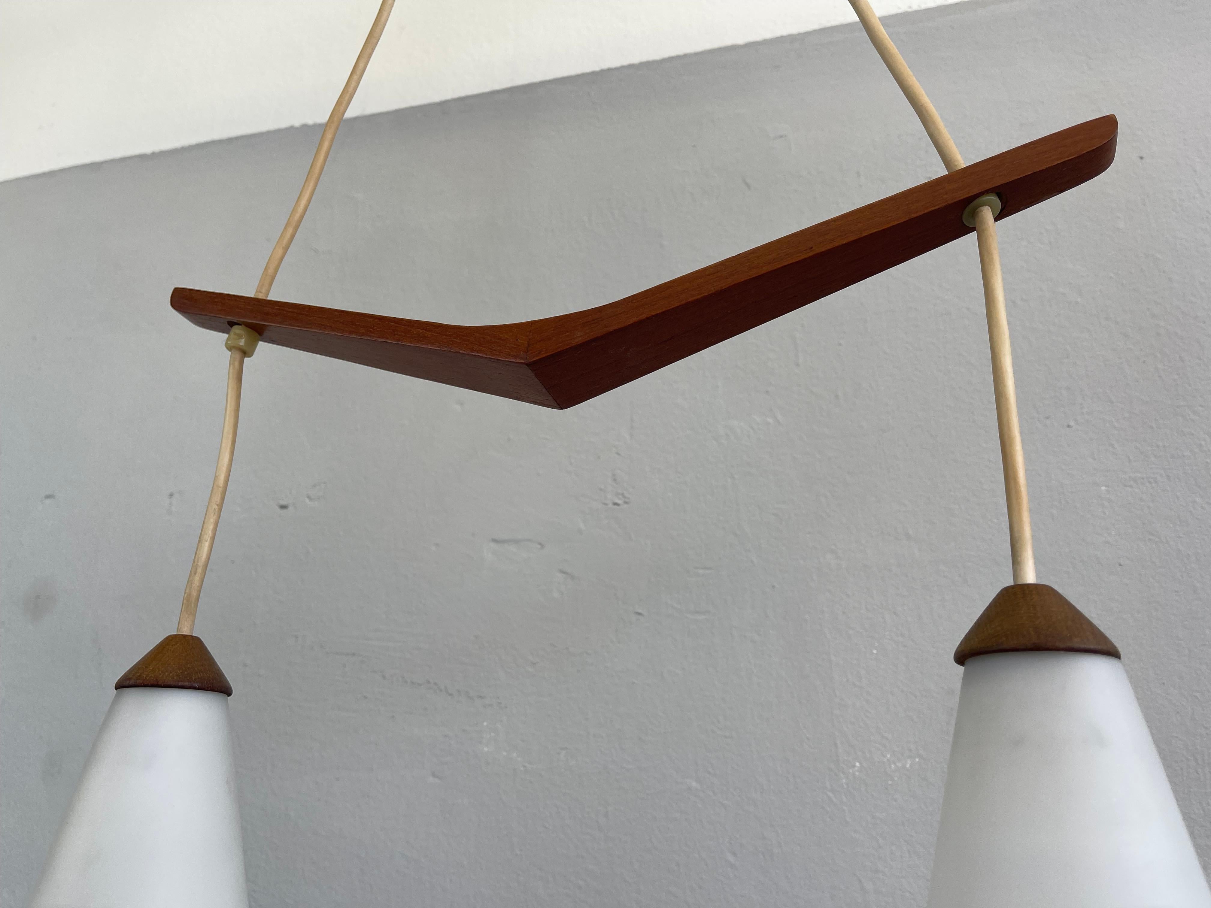 20ième siècle Lights suspendues en teck danois, gouttes de verre opalin blanc, 1960s en vente