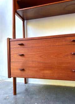 Dänisches Teakholz Hans J. Wegner RY-20 Teakholz-Credenza mit Glastüren für Ry Mobler
