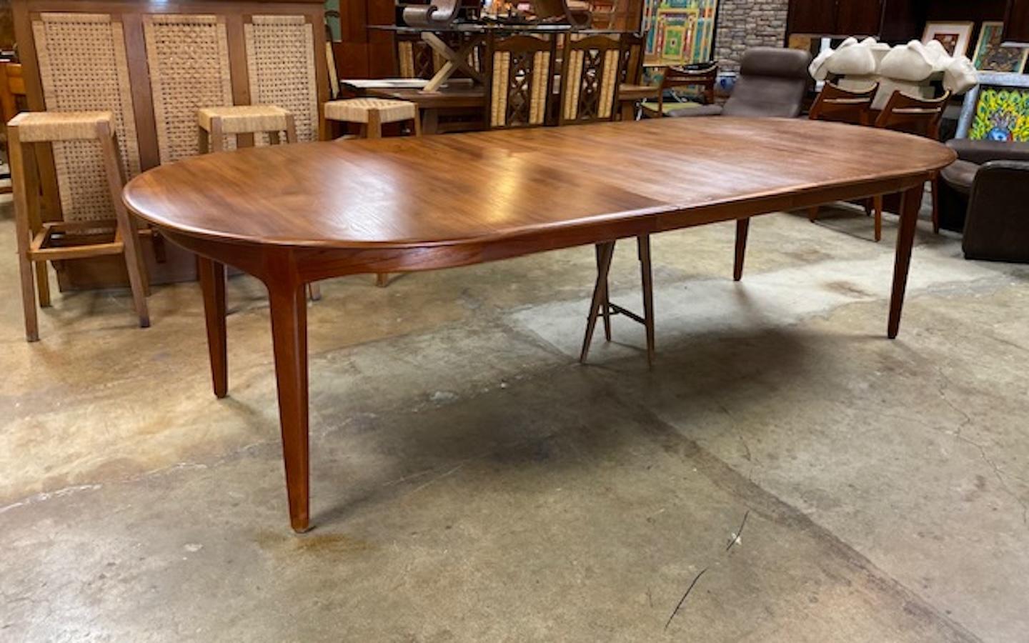 Round Henning Kjærnulf extension dining table, Model 62 for Sorø Stolefabrik, Denmark, circa late 1950s is made of teak and has four removable leaves. This danish modern dining table extends from 48