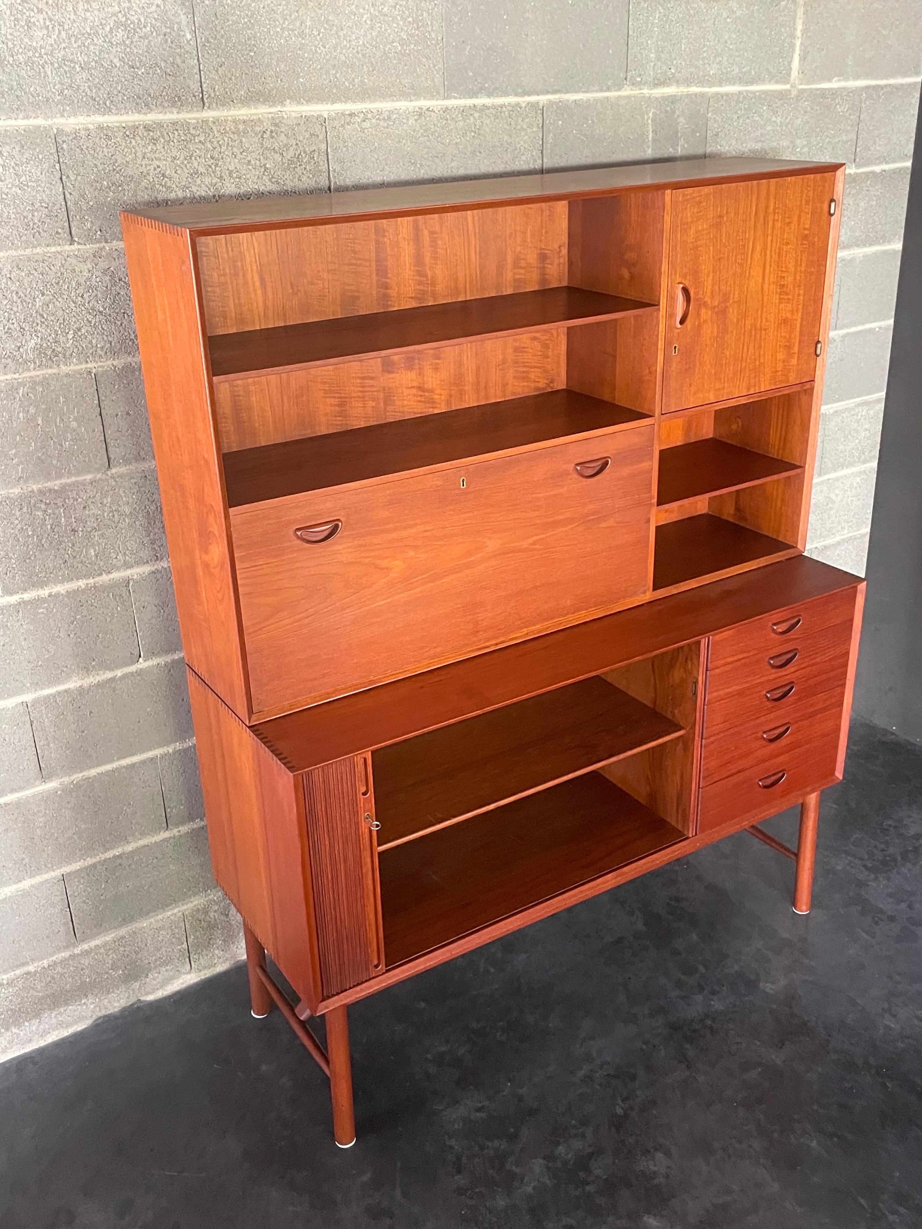 Danish Teak Highboard Buffet by Hvidt & Mølgaard 60s  In Good Condition For Sale In St-Brais, JU