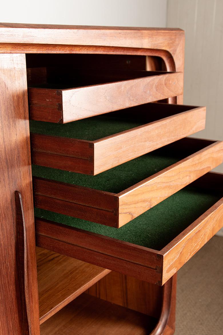 Dänisches Highboard aus Teakholz von Ærthoj Jensen und Mølholm Herning 1960er Jahre. im Angebot 10