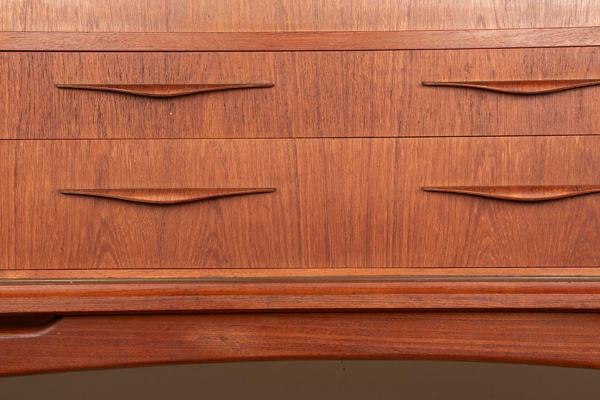 Dänisches Highboard aus Teakholz von Ærthoj Jensen und Mølholm Herning 1960er Jahre. im Angebot 1