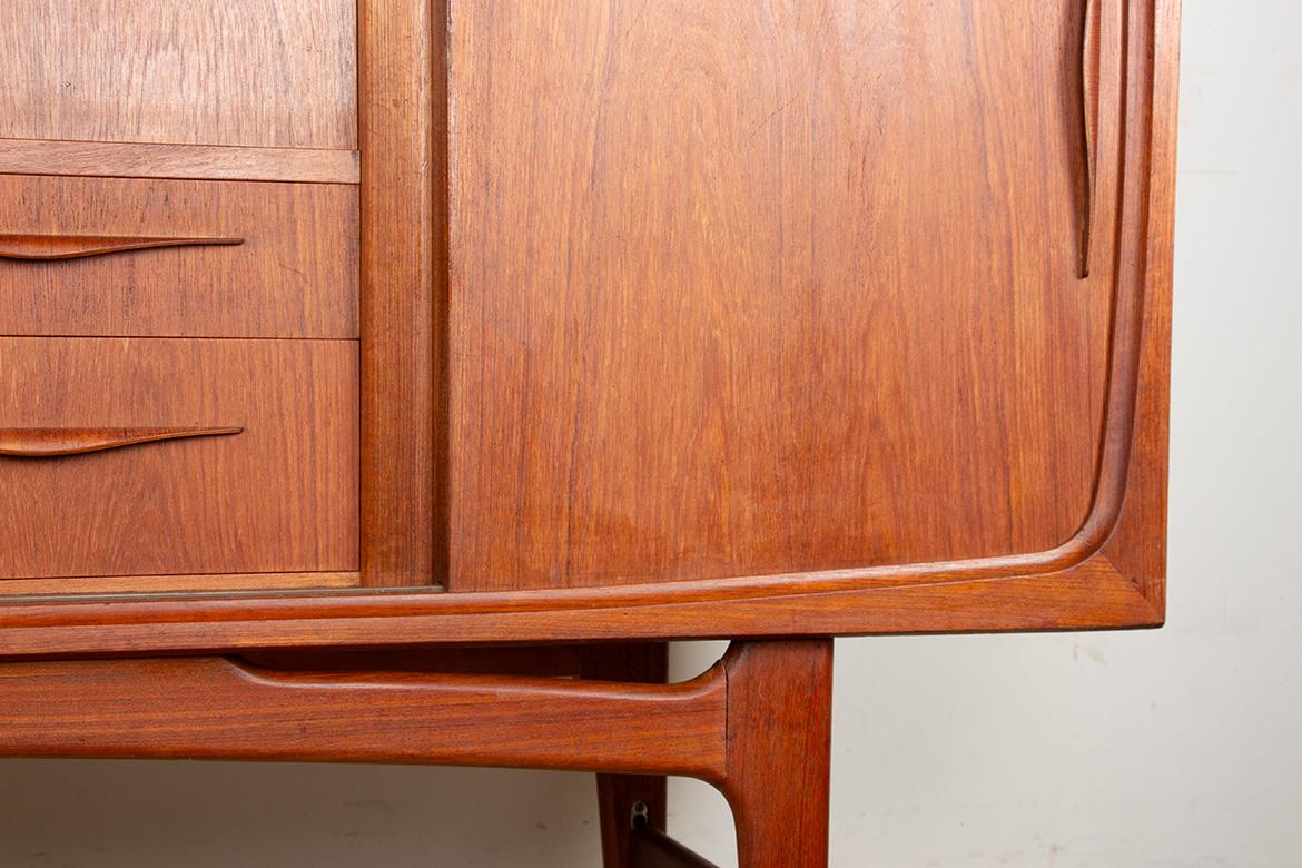 Dänisches Highboard aus Teakholz von Ærthoj Jensen und Mølholm Herning 1960er Jahre. im Angebot 2
