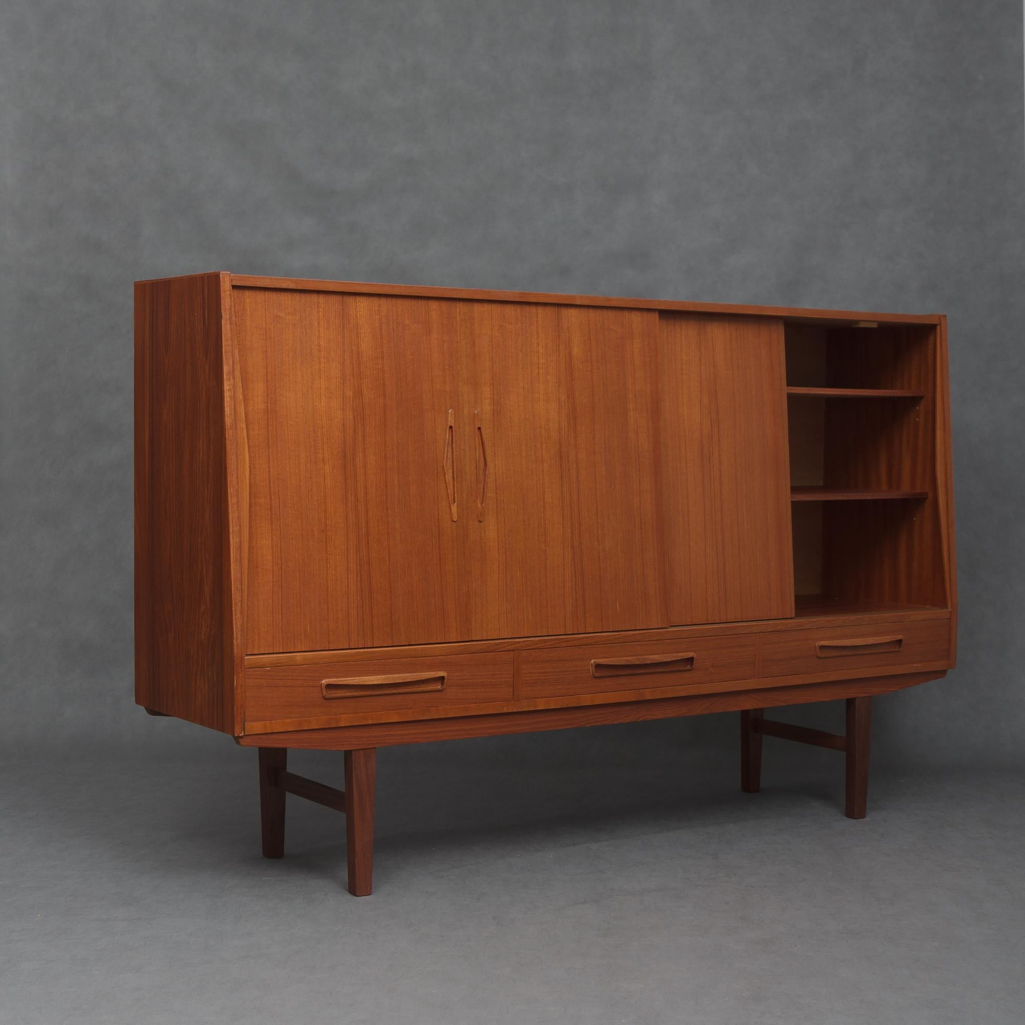Danish Teak Highboard with a Lighted Bar from 1960s In Excellent Condition For Sale In Warsaw, PL