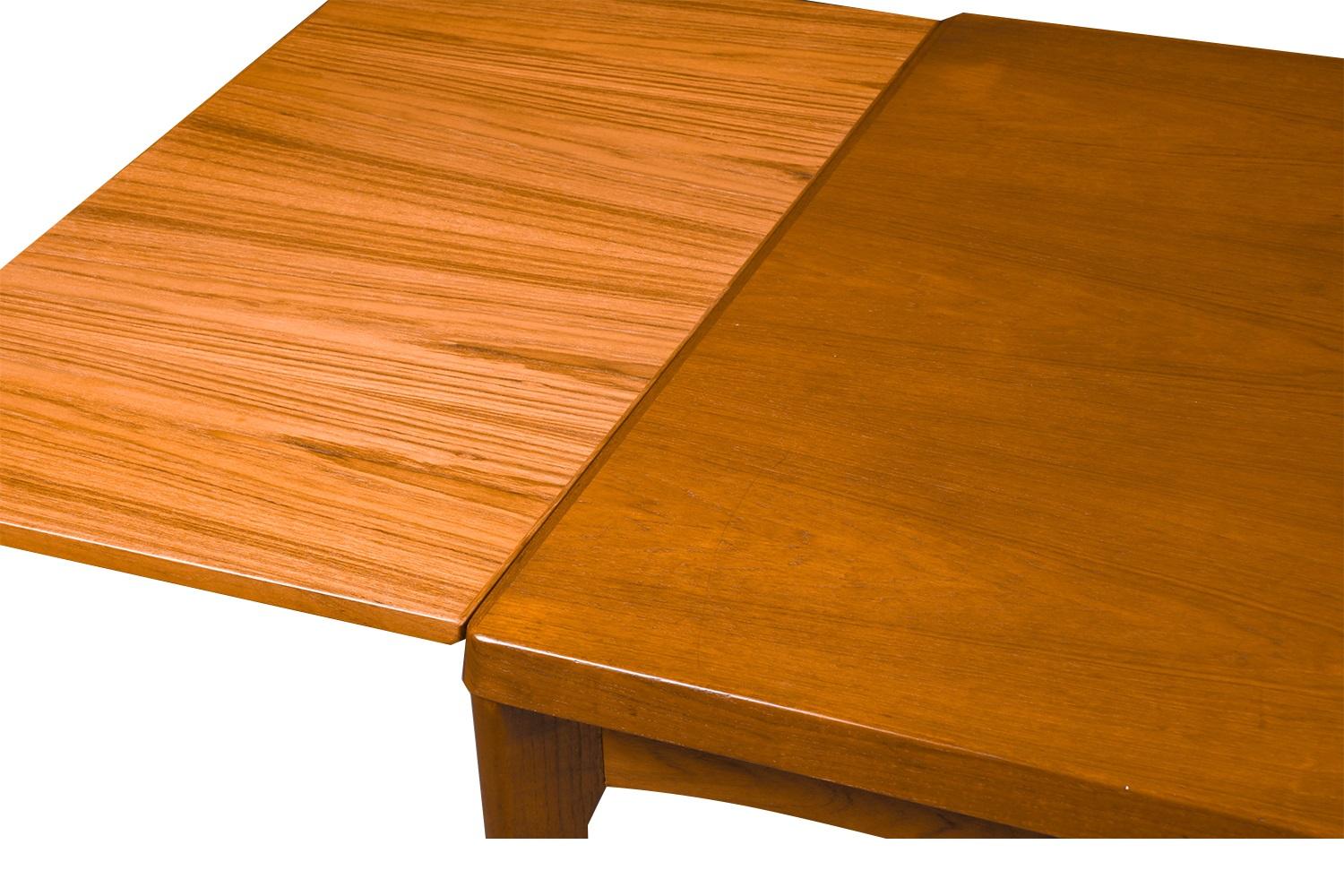 Danois Grande table de salle à manger danoise à rallonge extensible en teck en vente