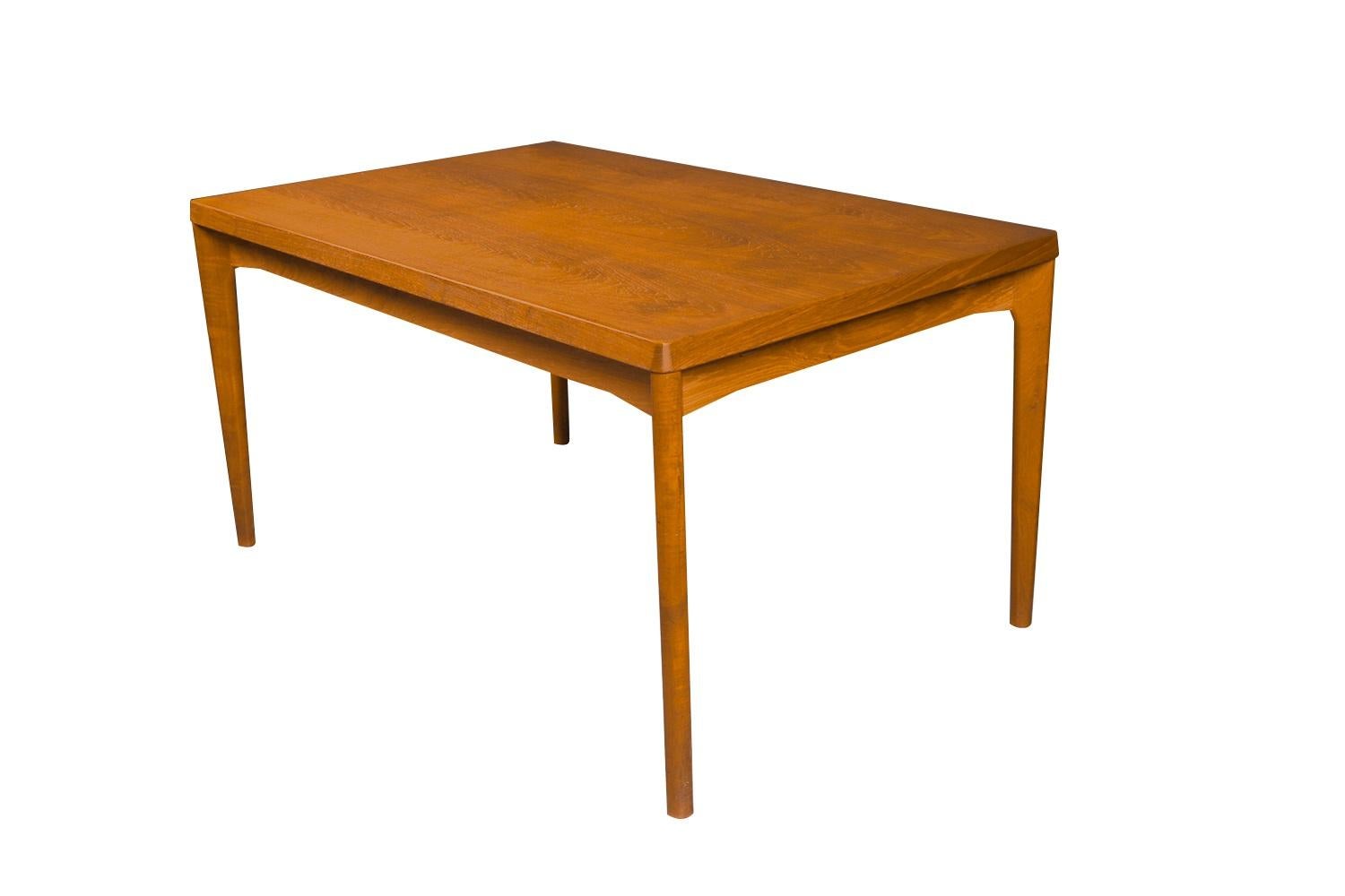 Danish Teak Large Extendable Draw Leaf Dining Table For Sale 3