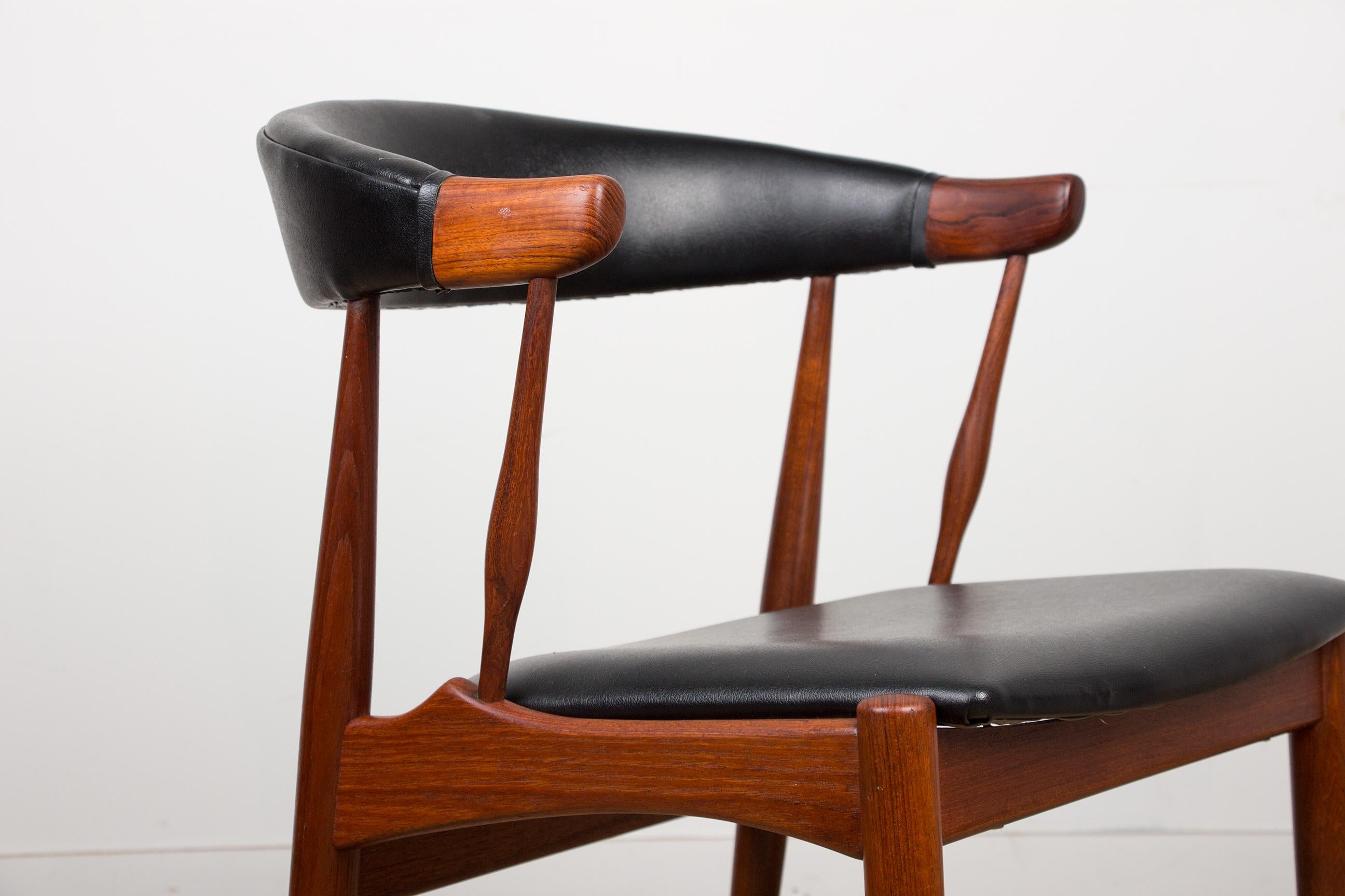 Danish Teak & Leatherette Side Chairs by Johannes Andersen for Bröderna 1960 In Good Condition In JOINVILLE-LE-PONT, FR