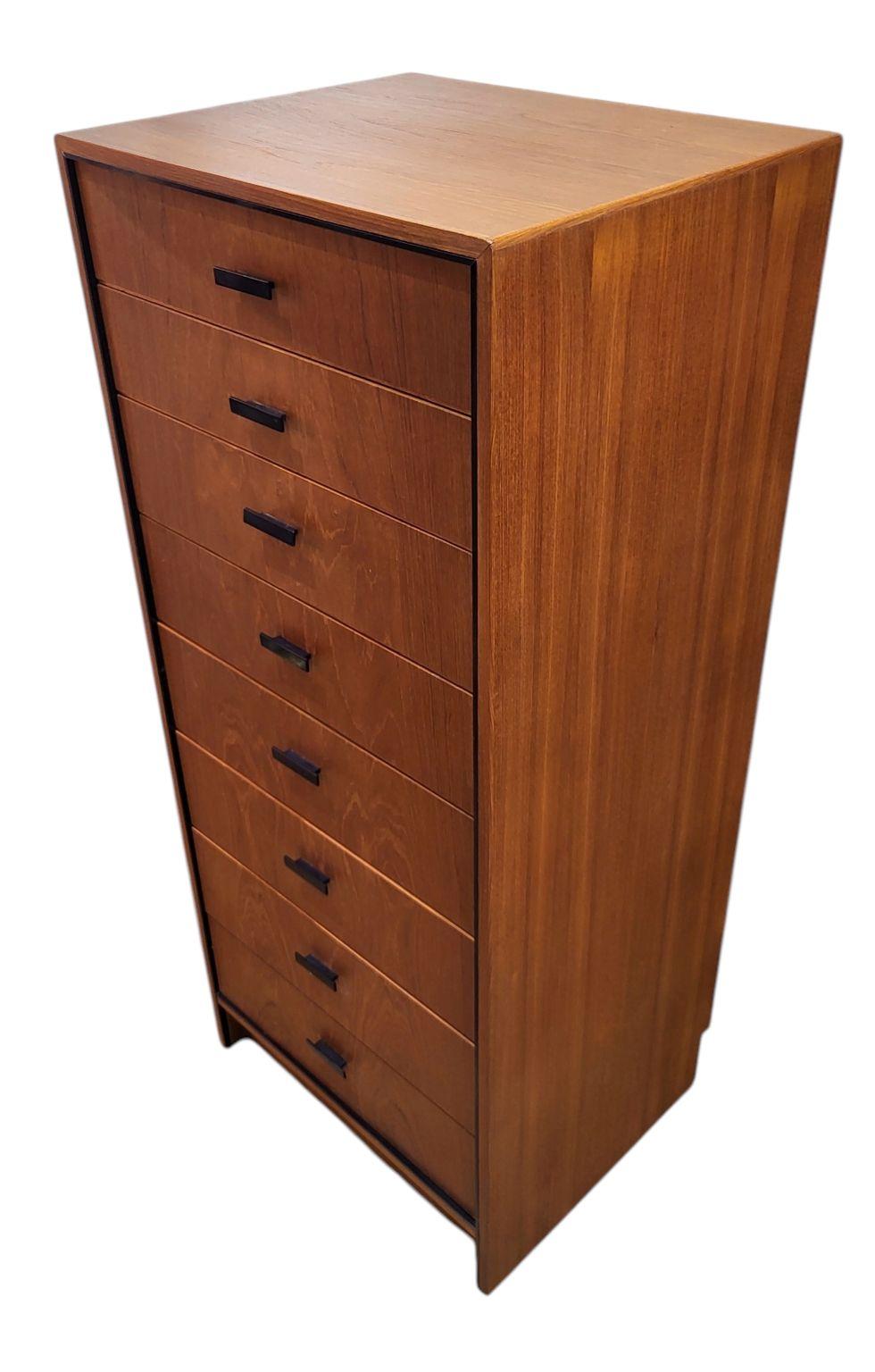 Cassapanca per lingerie in teak danese di Folster, venduta da Maurice Villency NYC in vendita 4