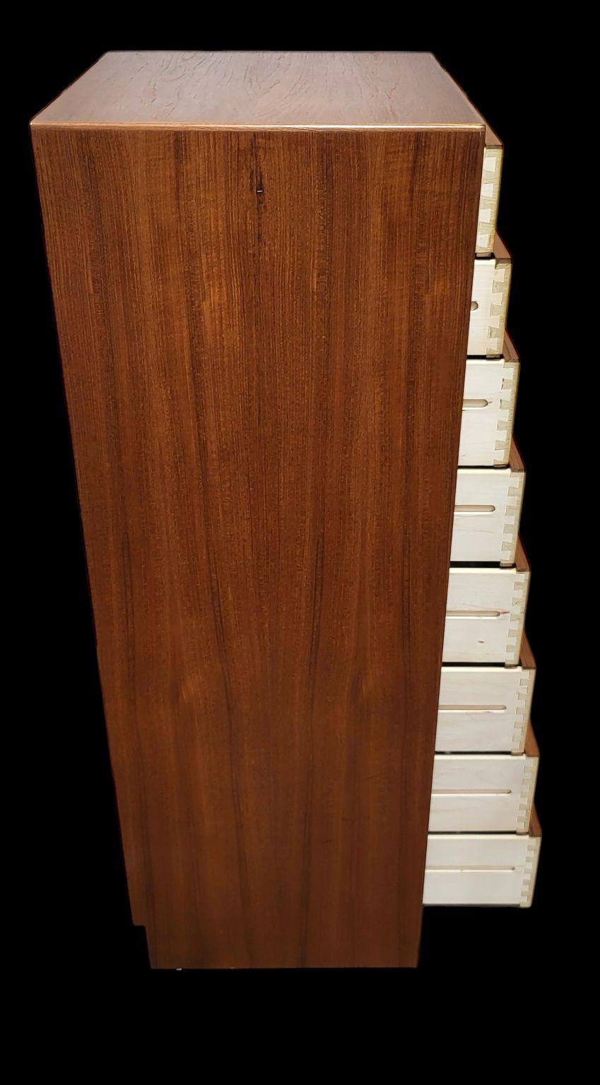 Teak Cassapanca per lingerie in teak danese di Folster, venduta da Maurice Villency NYC in vendita
