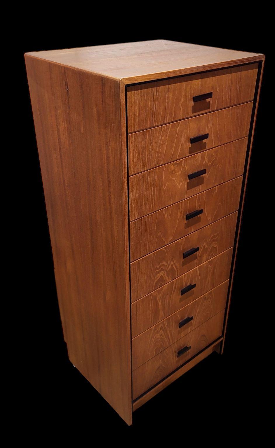 Cassapanca per lingerie in teak danese di Folster, venduta da Maurice Villency NYC in vendita 2