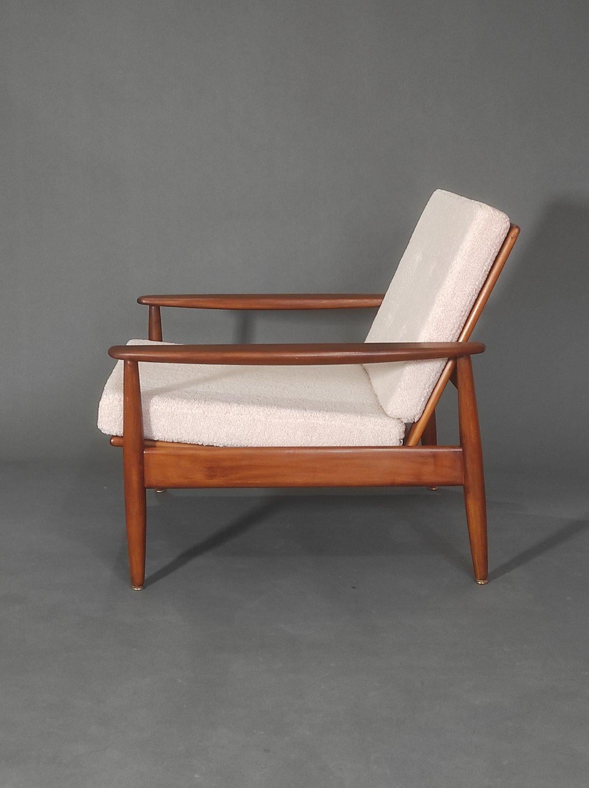 Fabric Danish Teak Longue Chair 1960s For Sale