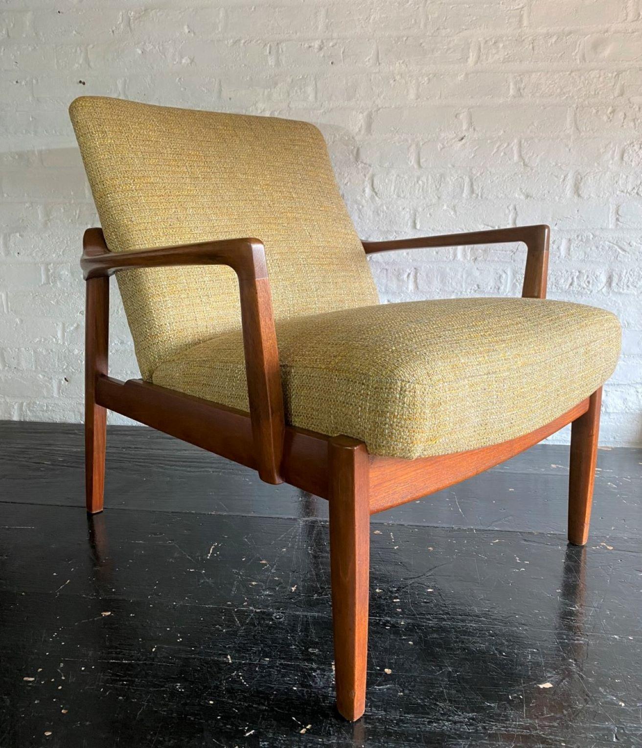 Danish teak lounge chair by Tove & Edvard Kindt Larsen For France & Son, Danish, 1958

Danish Teak Lounge chair by husband & wife designers Tove & Edvard Kindt-Larsen. This hard to find example from 1958 has a teak frame around fixed cushions. The