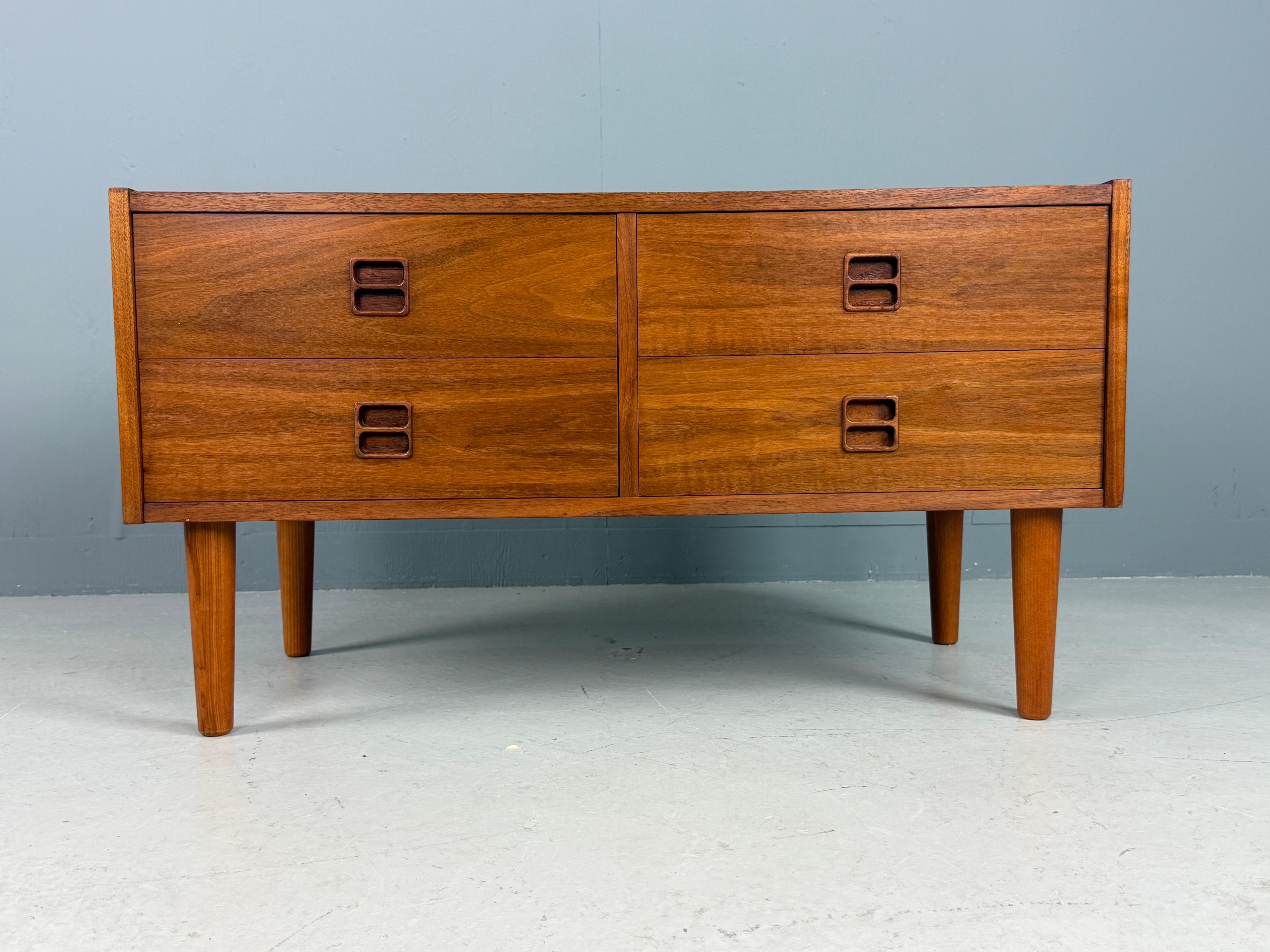Mid-Century moderno Danish Teak Low Chest with Four Drawers, 1960s in vendita