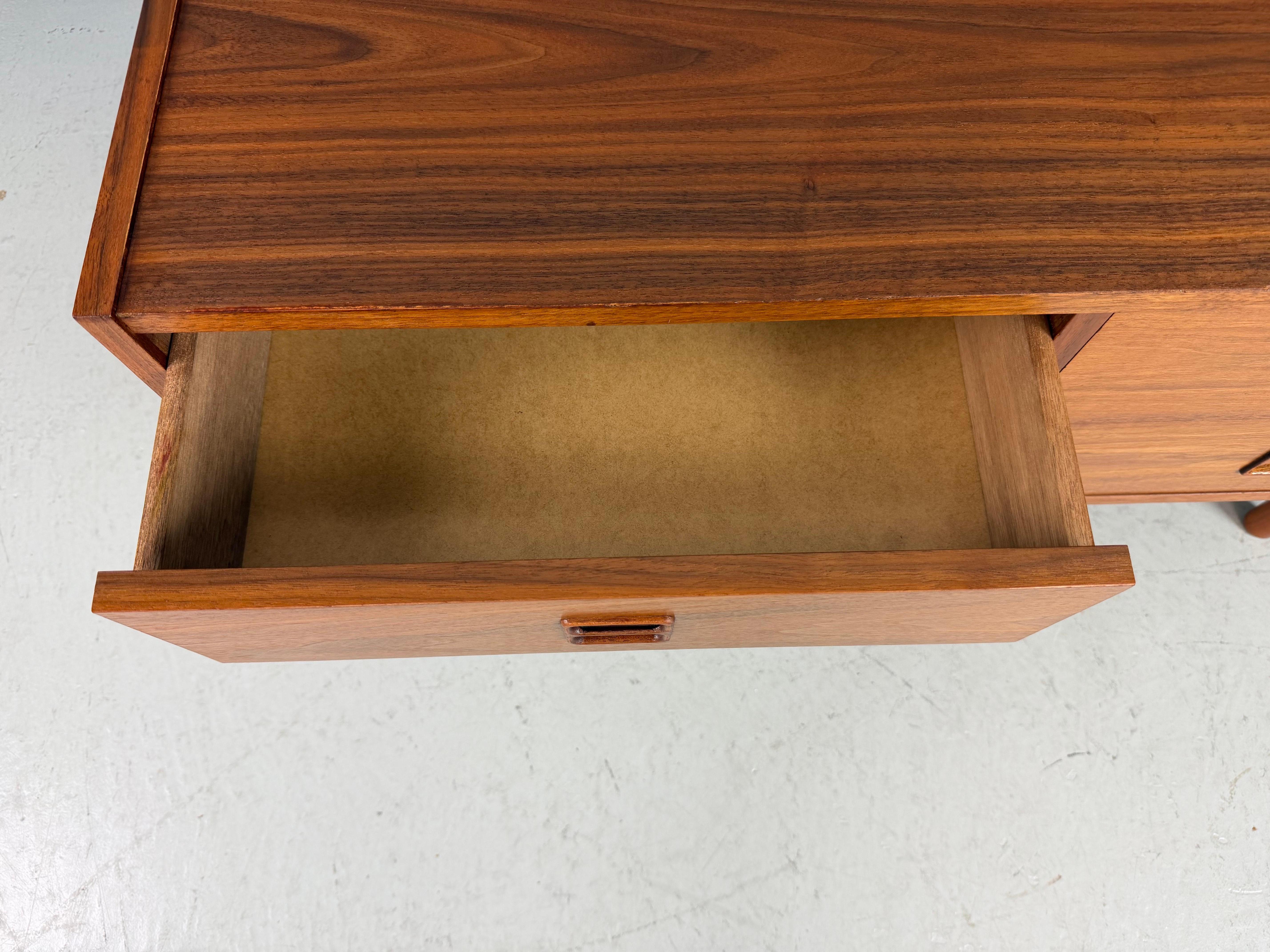 Danish Teak Low Chest with Four Drawers, 1960s In condizioni buone in vendita a The Hague, NL