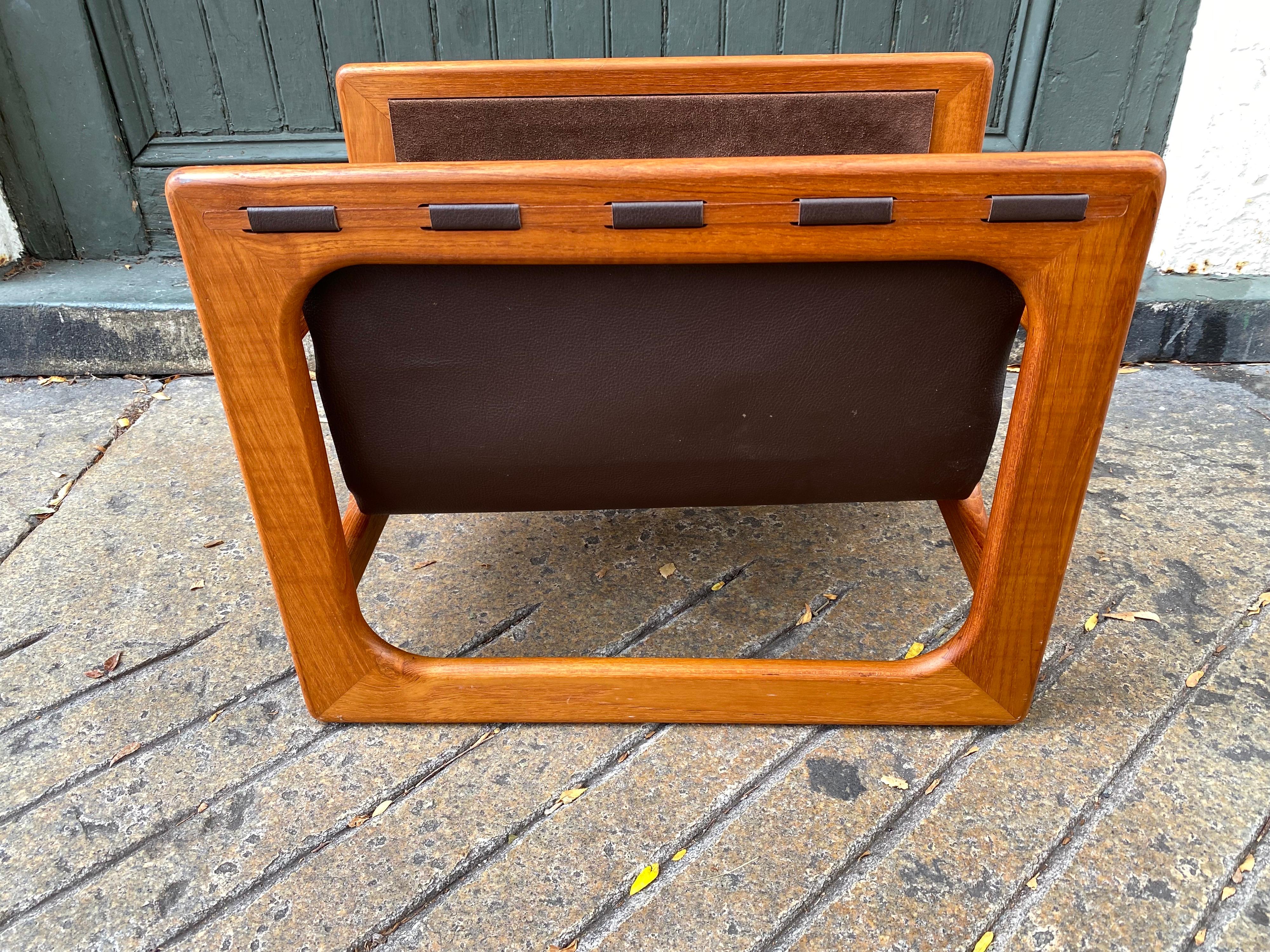 Danish teak magazine rack with a hanging brown leather sling. Nice size and scale! Very sturdy! Solid teak construction. Rack dates from the 1970's.