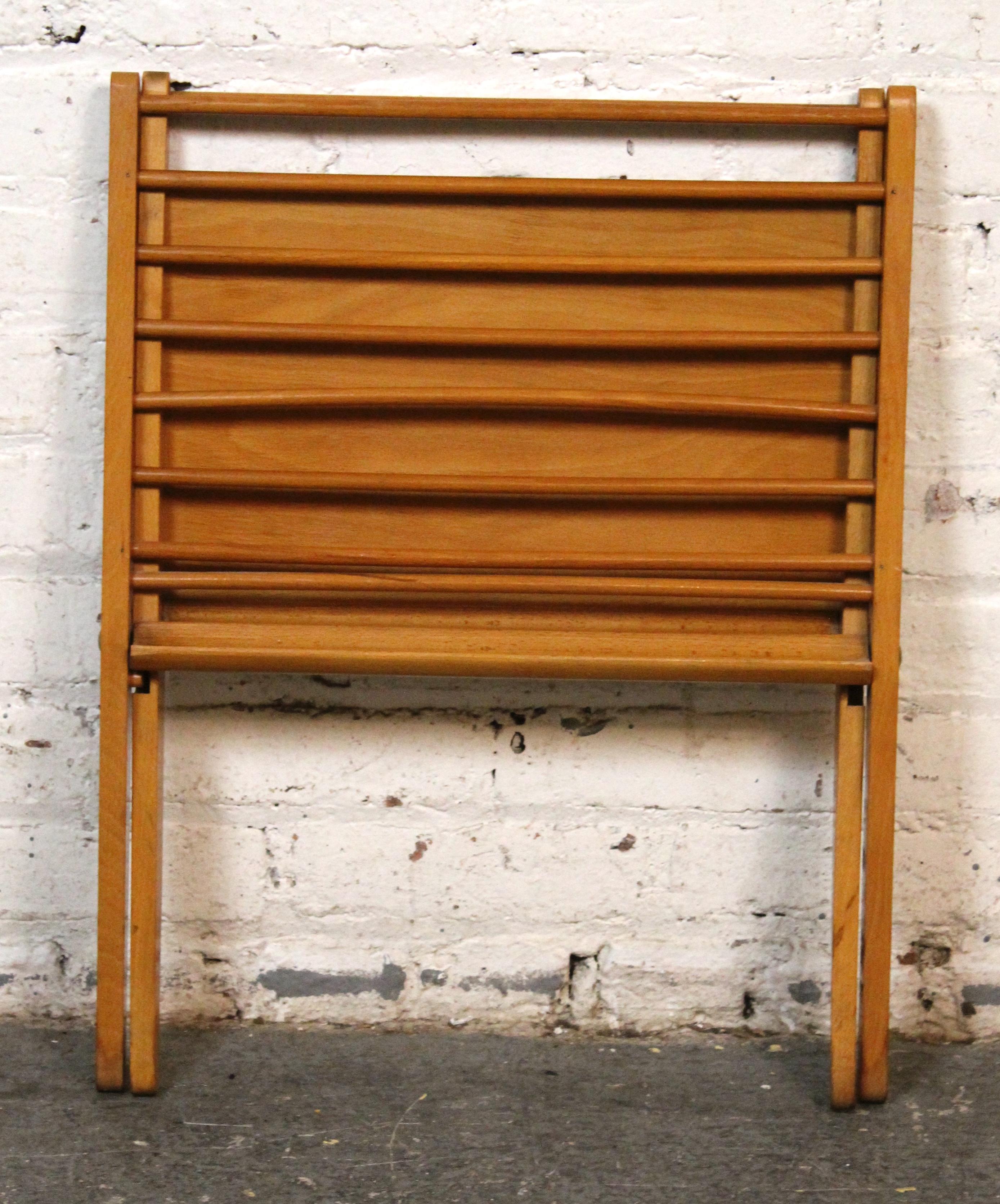 Portariviste danese in teak in vendita 1