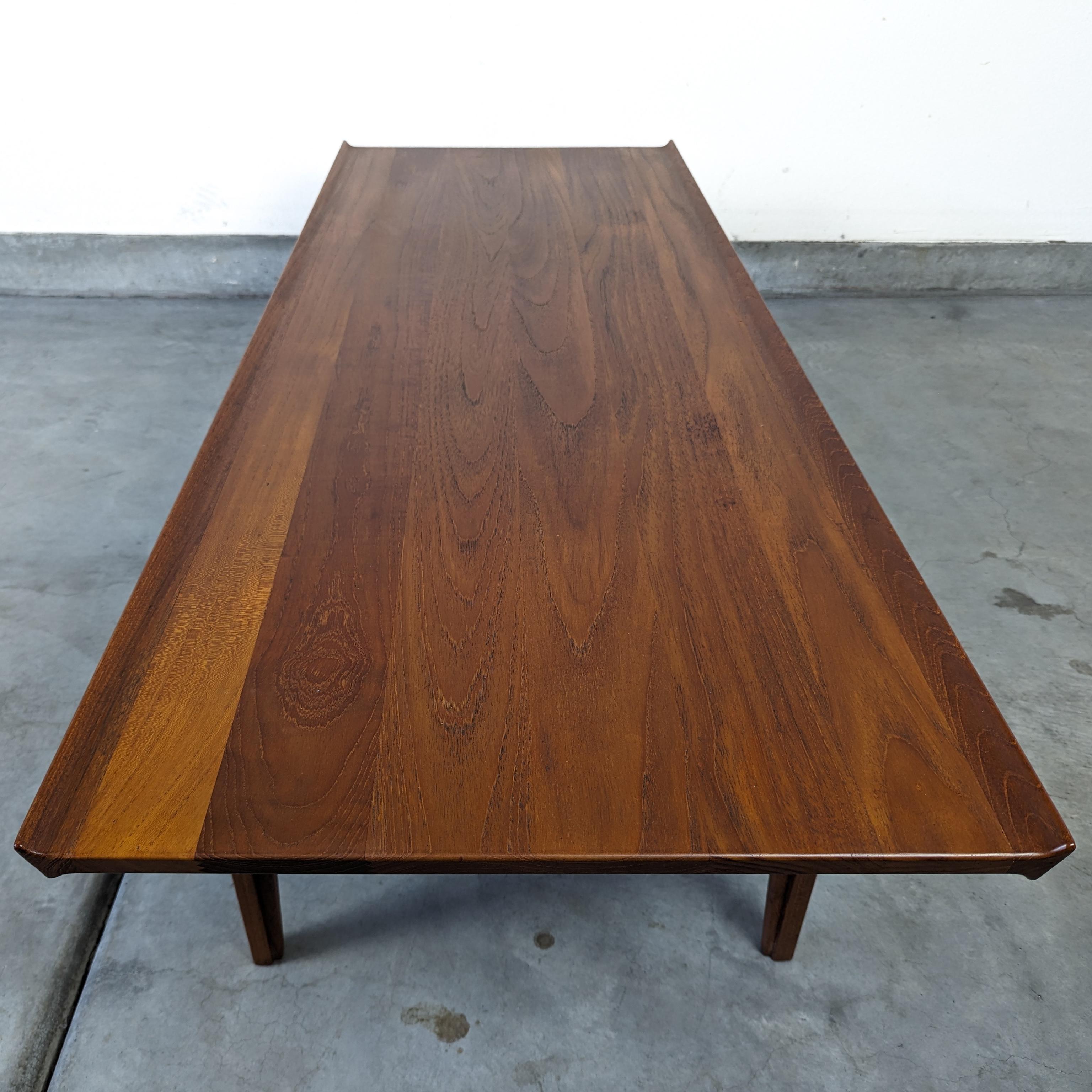 Danish Teak Mid Century Coffee Table by Finn Juhl for France & Søn, 1950s In Good Condition For Sale In Chino Hills, CA