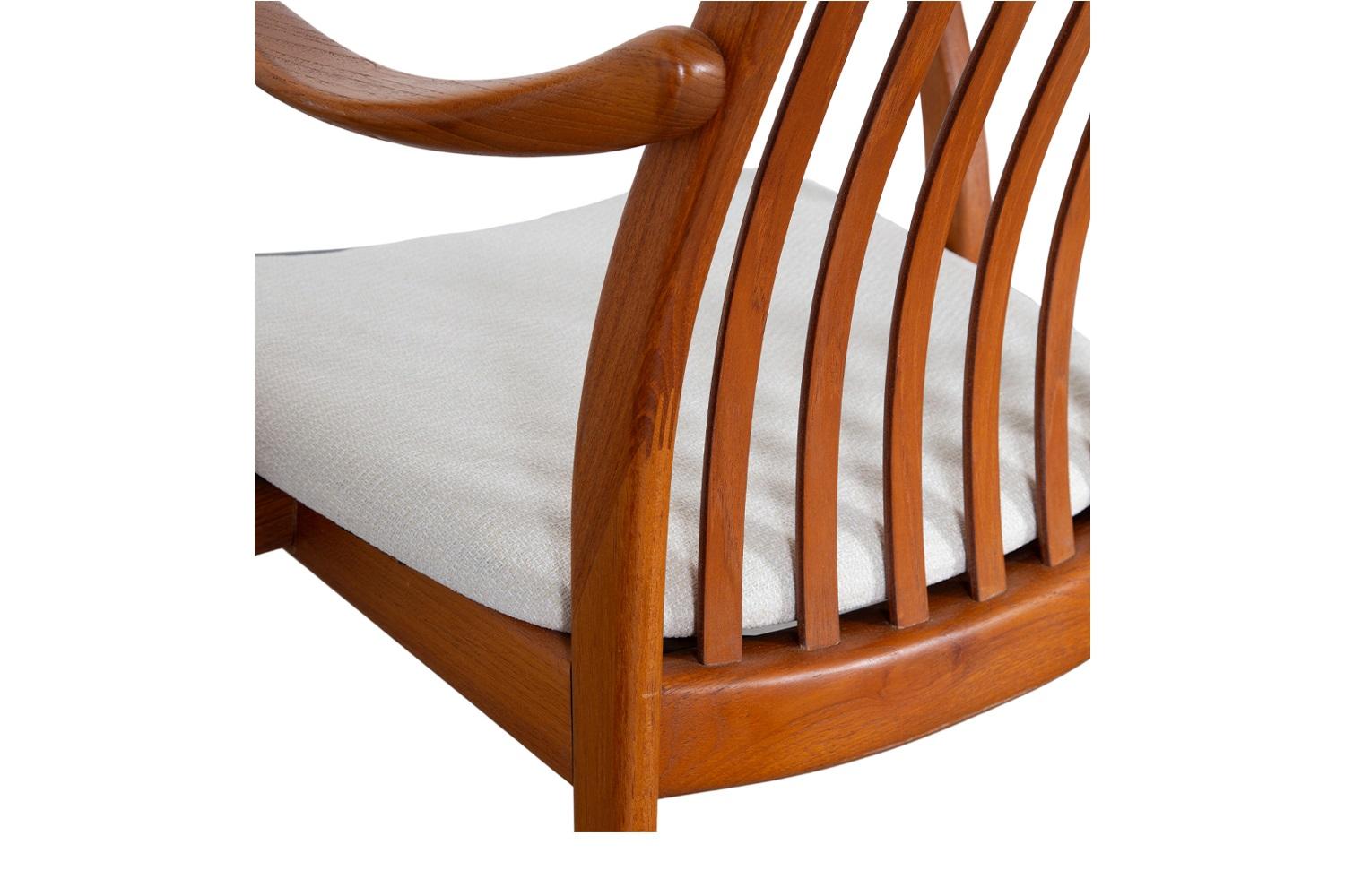 Set di 6 sedie da pranzo in teak danese di metà secolo in vendita 4