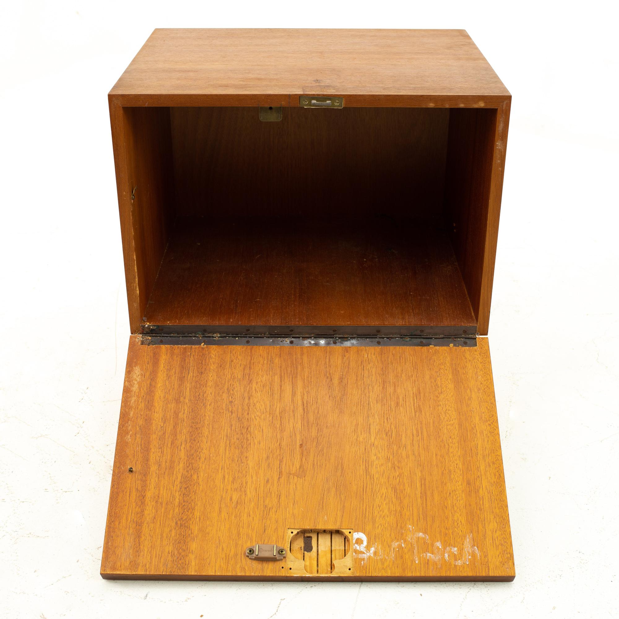 Danish Teak Mid Century Key Holder Nightstand In Excellent Condition For Sale In Countryside, IL