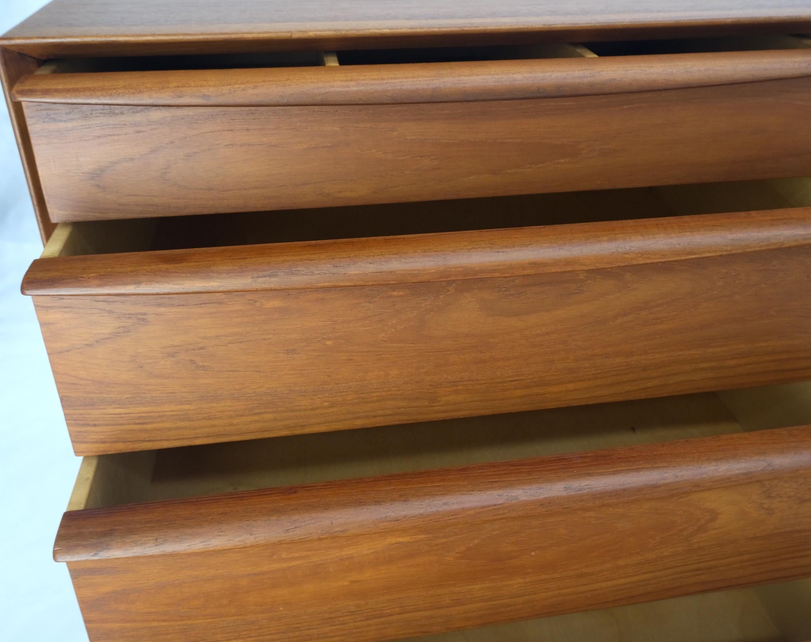 Danish Teak Mid-Century Modern 13 Drawers Long Credenza Dresser Sideboard MINT! In Excellent Condition For Sale In Rockaway, NJ