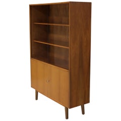 Dänisches Teakholz Mid-Century Modern Bookcase Cabinet Credenza Hutch Zwei Glastüren