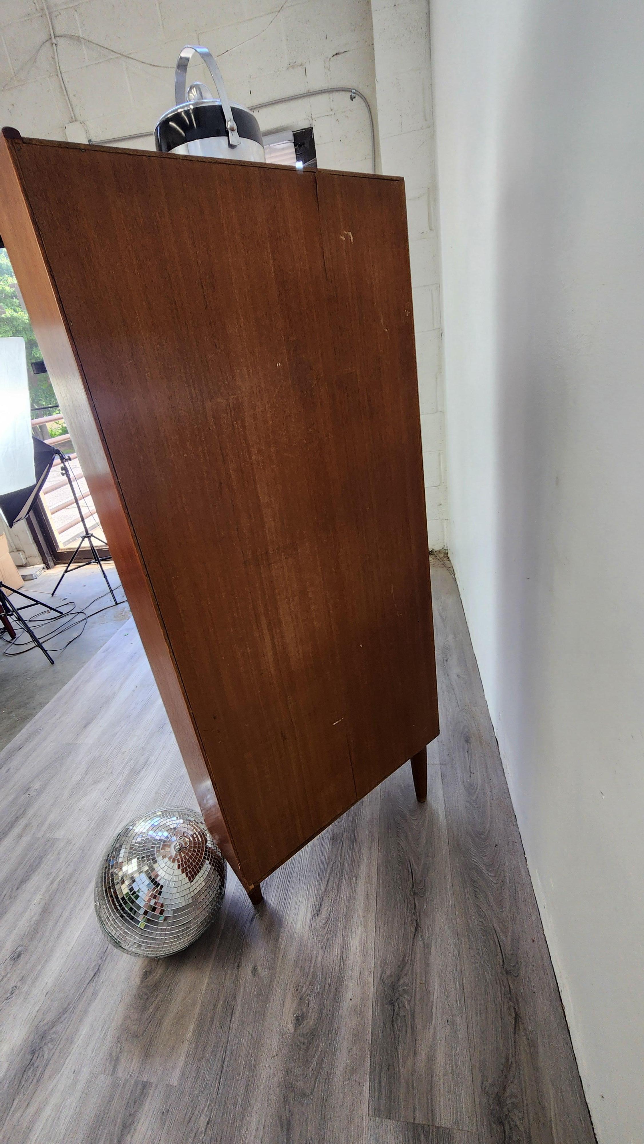Danish Teak Mid-Century Modern Corner Cabinet with Glass Doors For Sale 6
