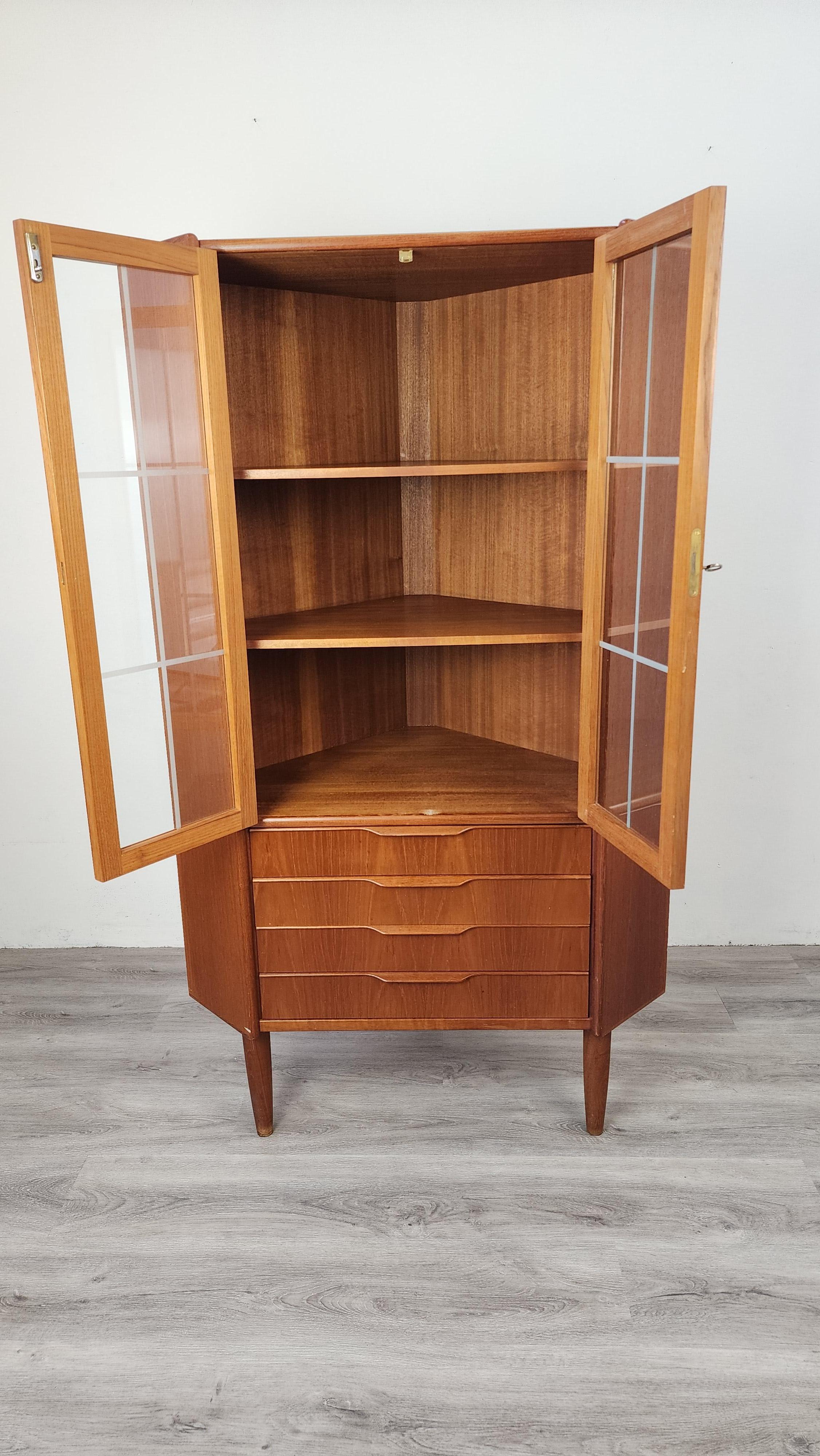 Danish Teak Mid-Century Modern Corner Cabinet with Glass Doors For Sale 3