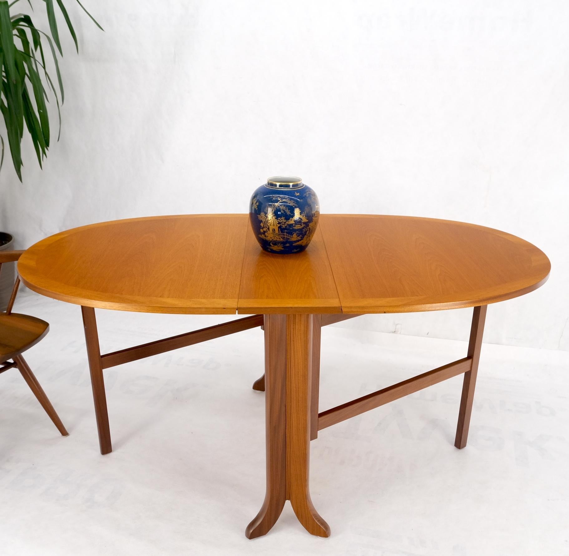 Danish Teak Mid-Century Modern Drop Leaf Gate Leg Dining Table For Sale 10