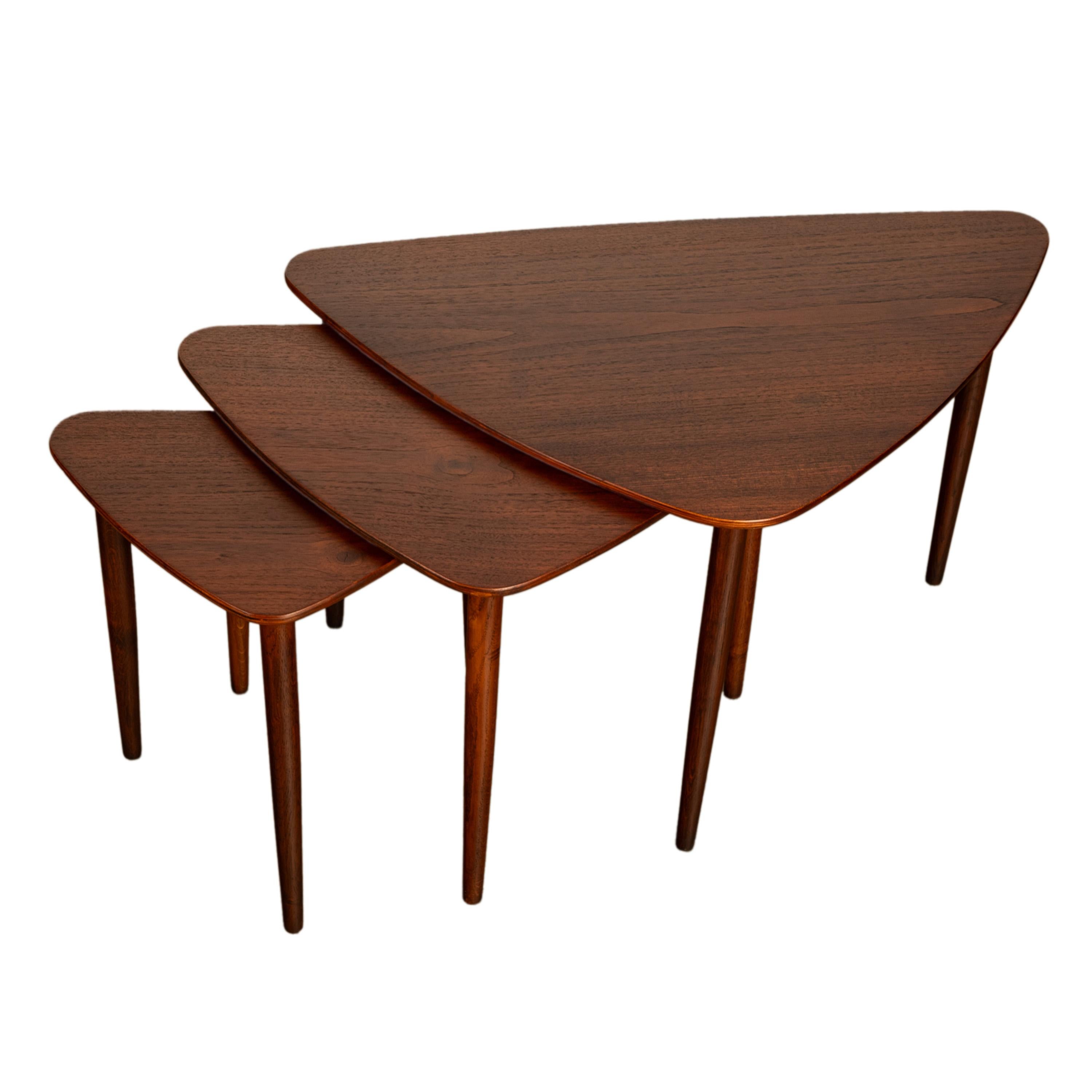 Danish Teak Mid Century Modern Guitar Pick Set 3 Nesting Tables Mogens Kold 1960 In Good Condition For Sale In Portland, OR