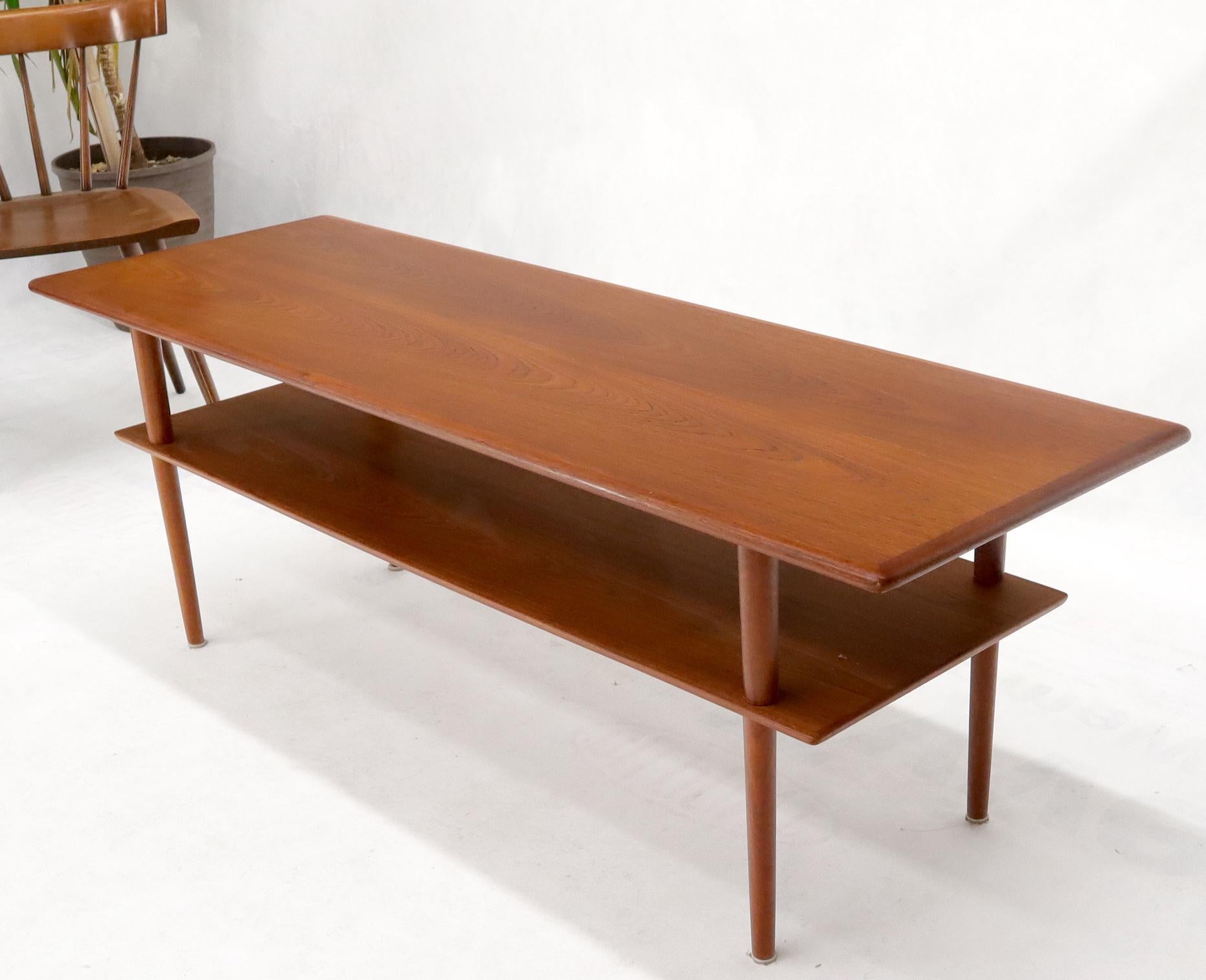 Danish Teak Mid-Century Modern Rectangular One Shelf Coffee Table In Excellent Condition For Sale In Rockaway, NJ