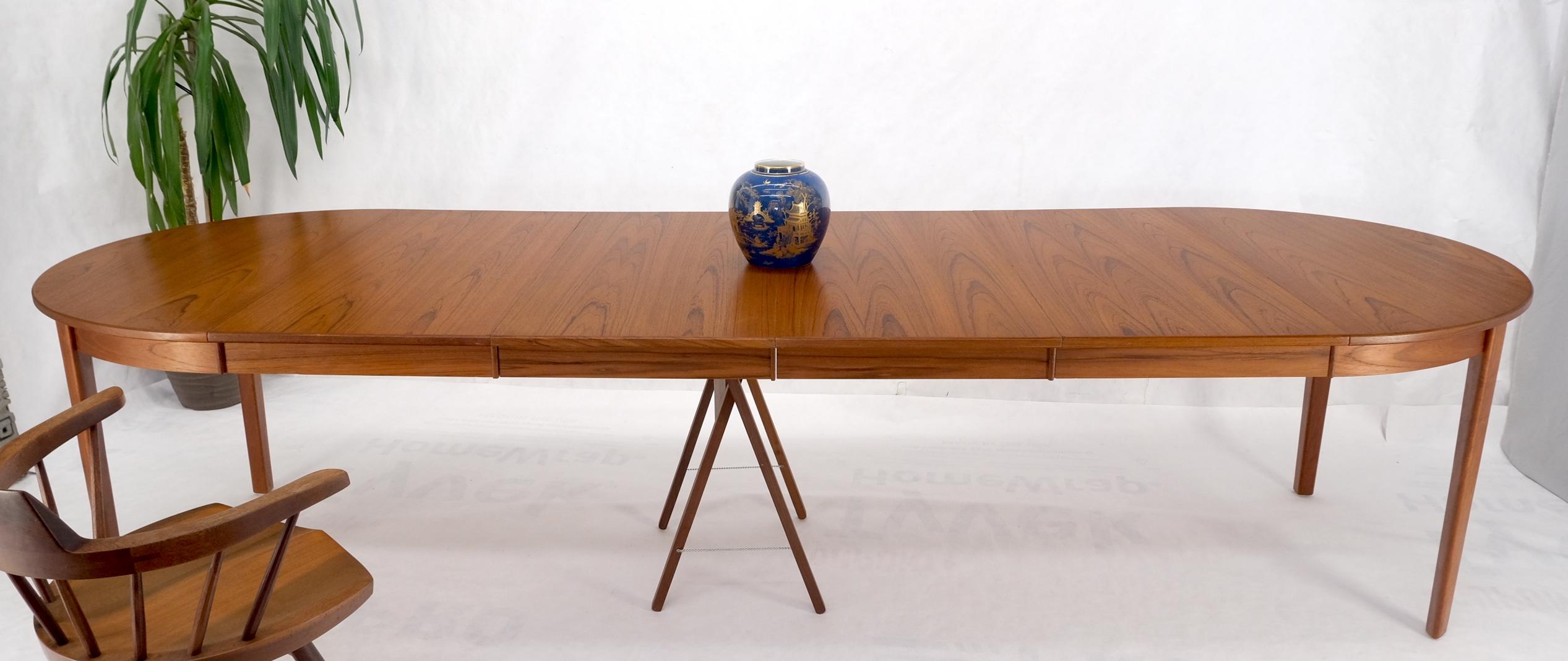 Mid-Century Modern Danish Teak Mid Century Modern Round Dining Banquet Conference Table 4 Leaf MINT For Sale