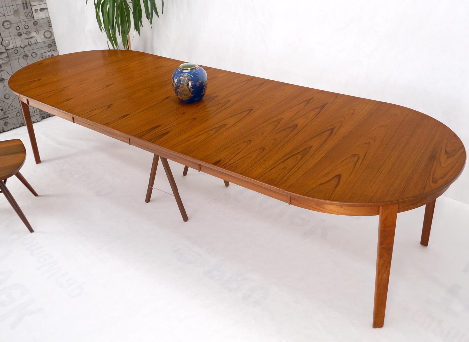 20th Century Danish Teak Mid Century Modern Round Dining Banquet Conference Table 4 Leaf MINT For Sale